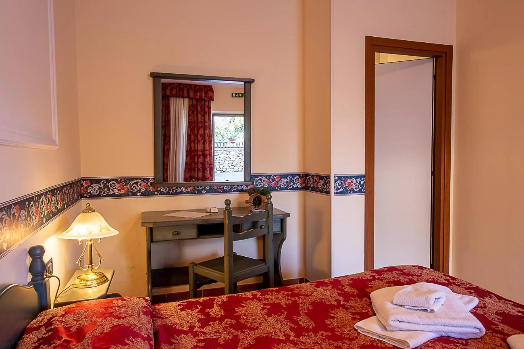 Bedroom, Bed in Hotel Louis II