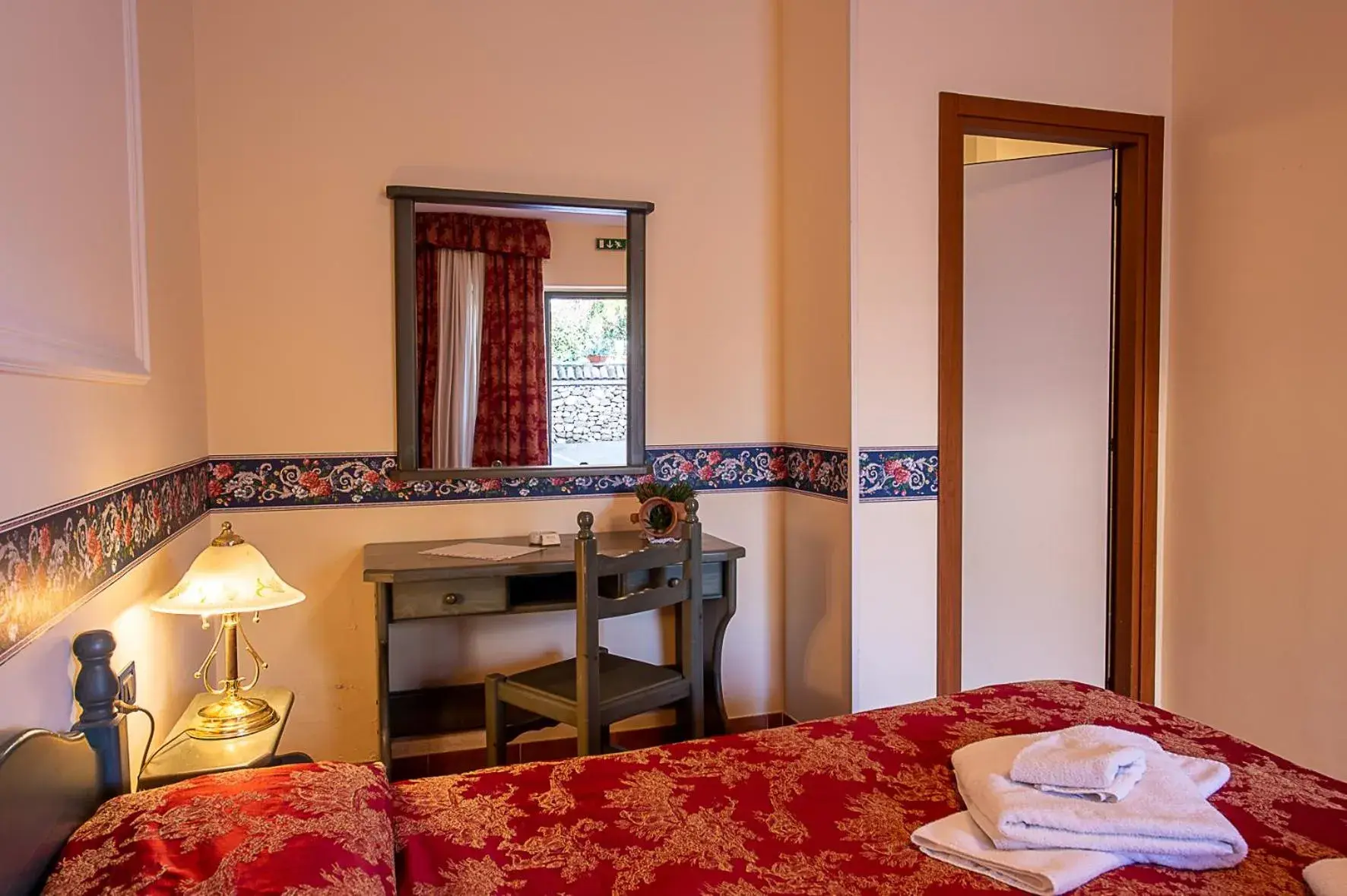 Deluxe King Room in Hotel Louis II Deluxe King Room in Hotel Louis II