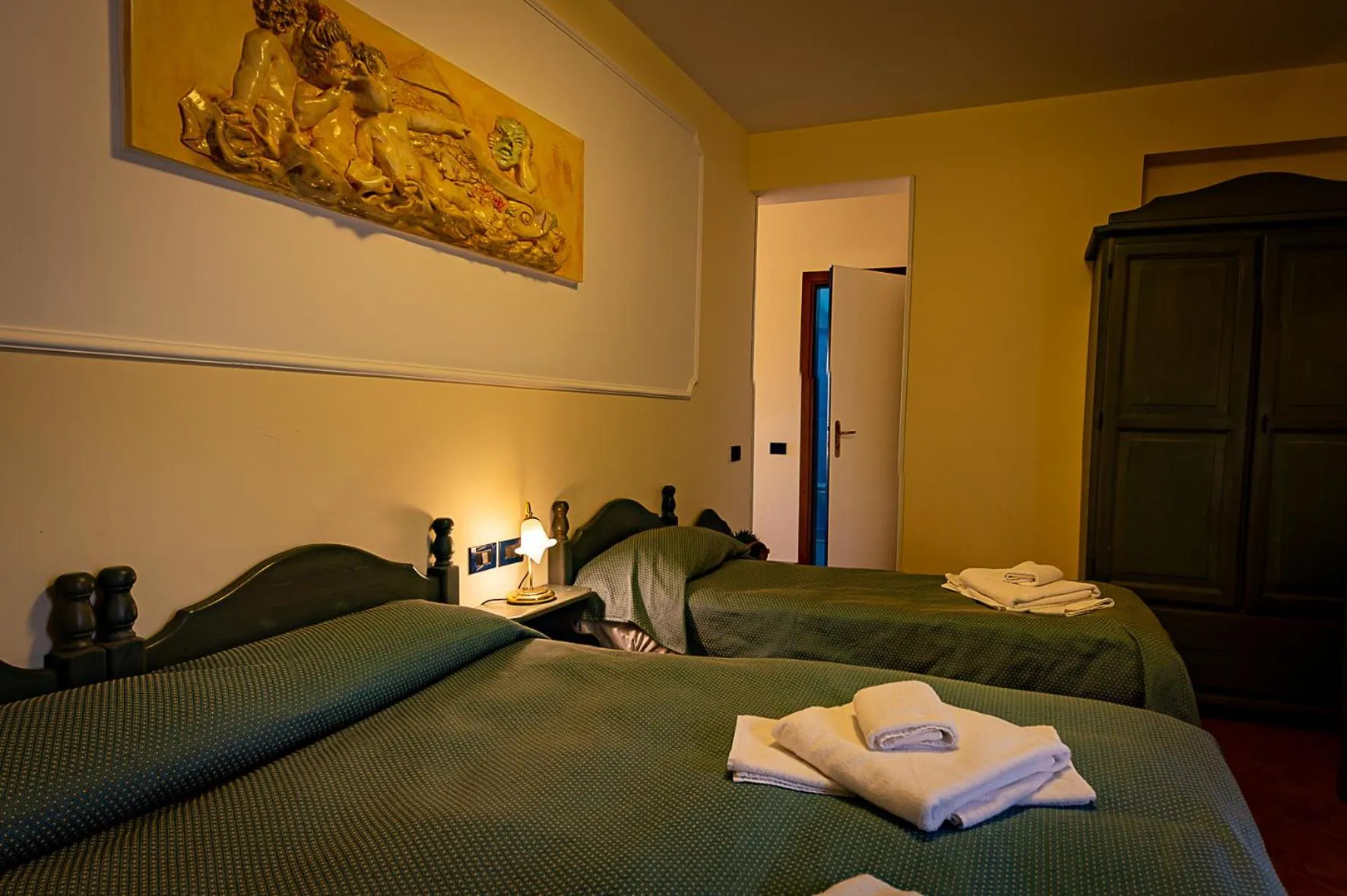 Photo of the whole room, Bed in Hotel Louis II