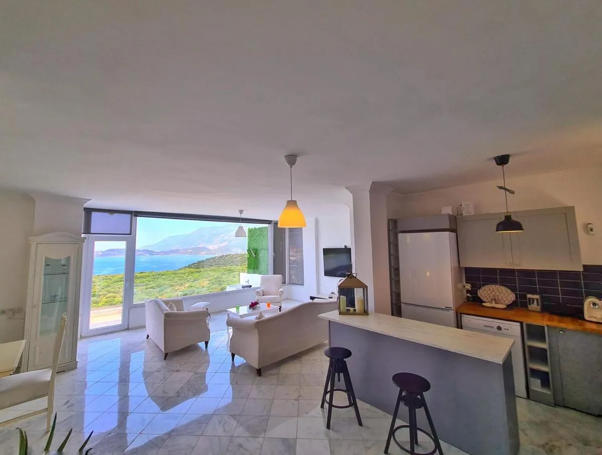 Kitchen or kitchenette in VİLLA ÇAPA