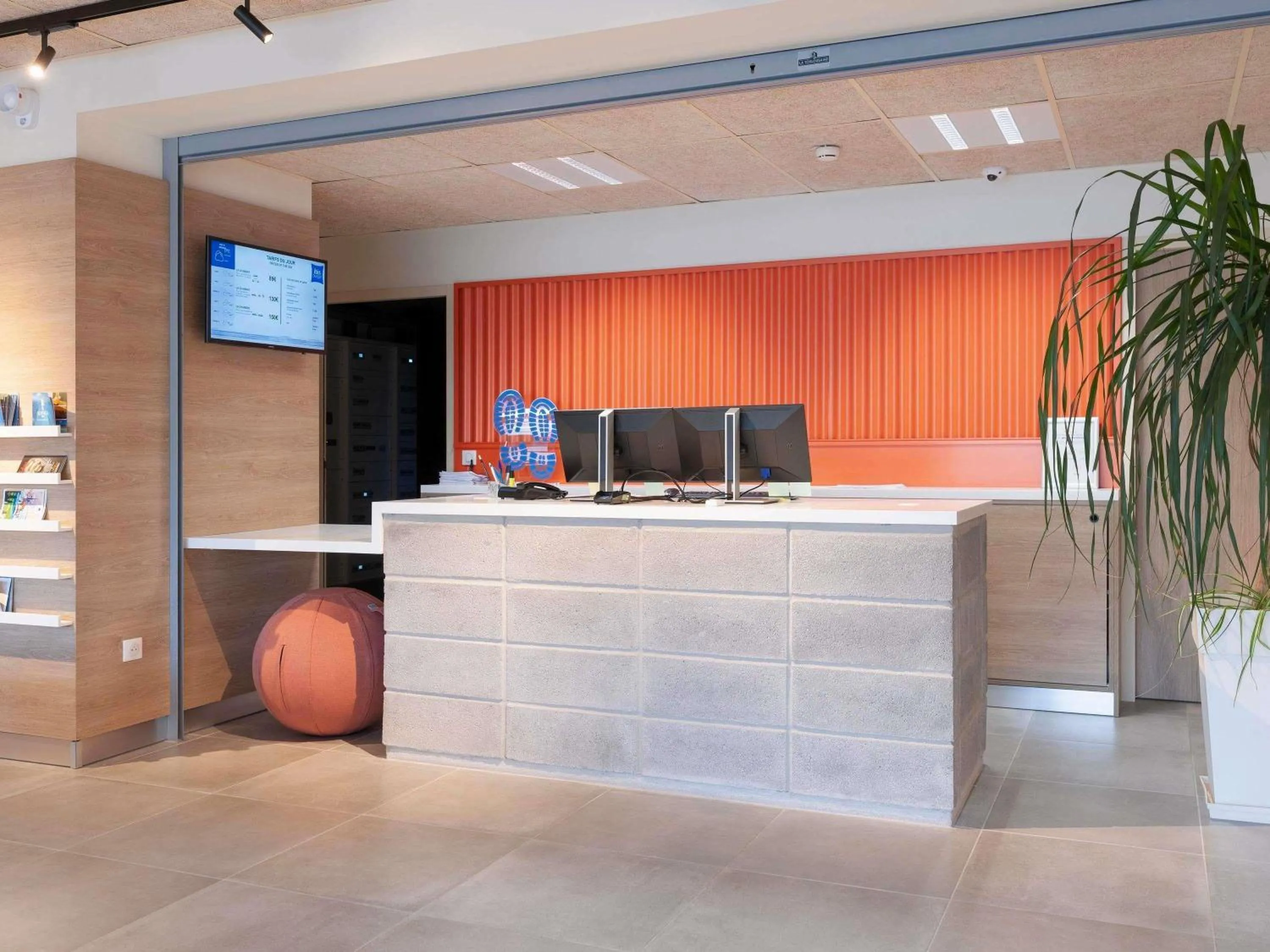 Property building in Ibis Budget Mont De Marsan