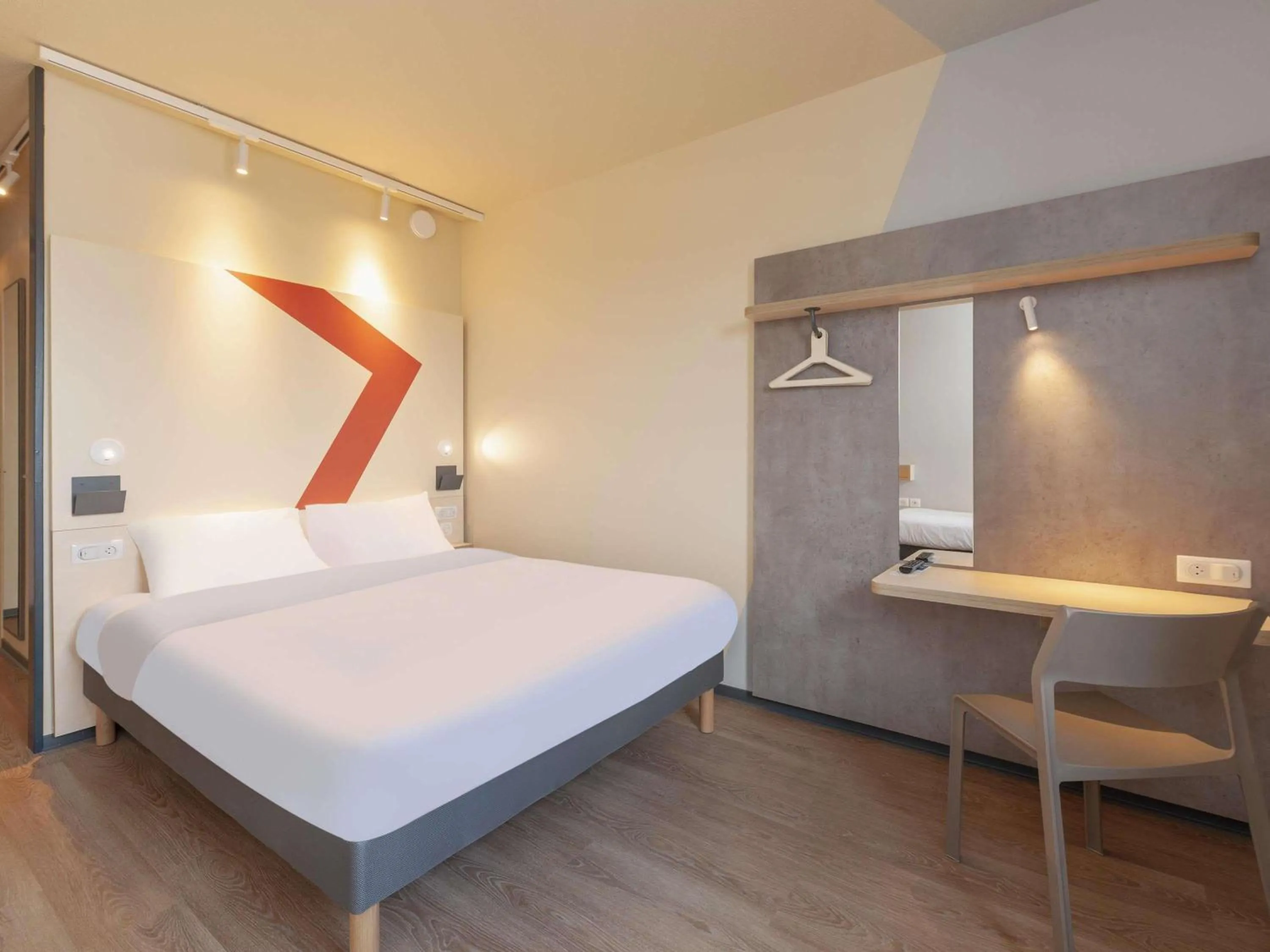 Bedroom, Bed in Ibis Budget Mont De Marsan