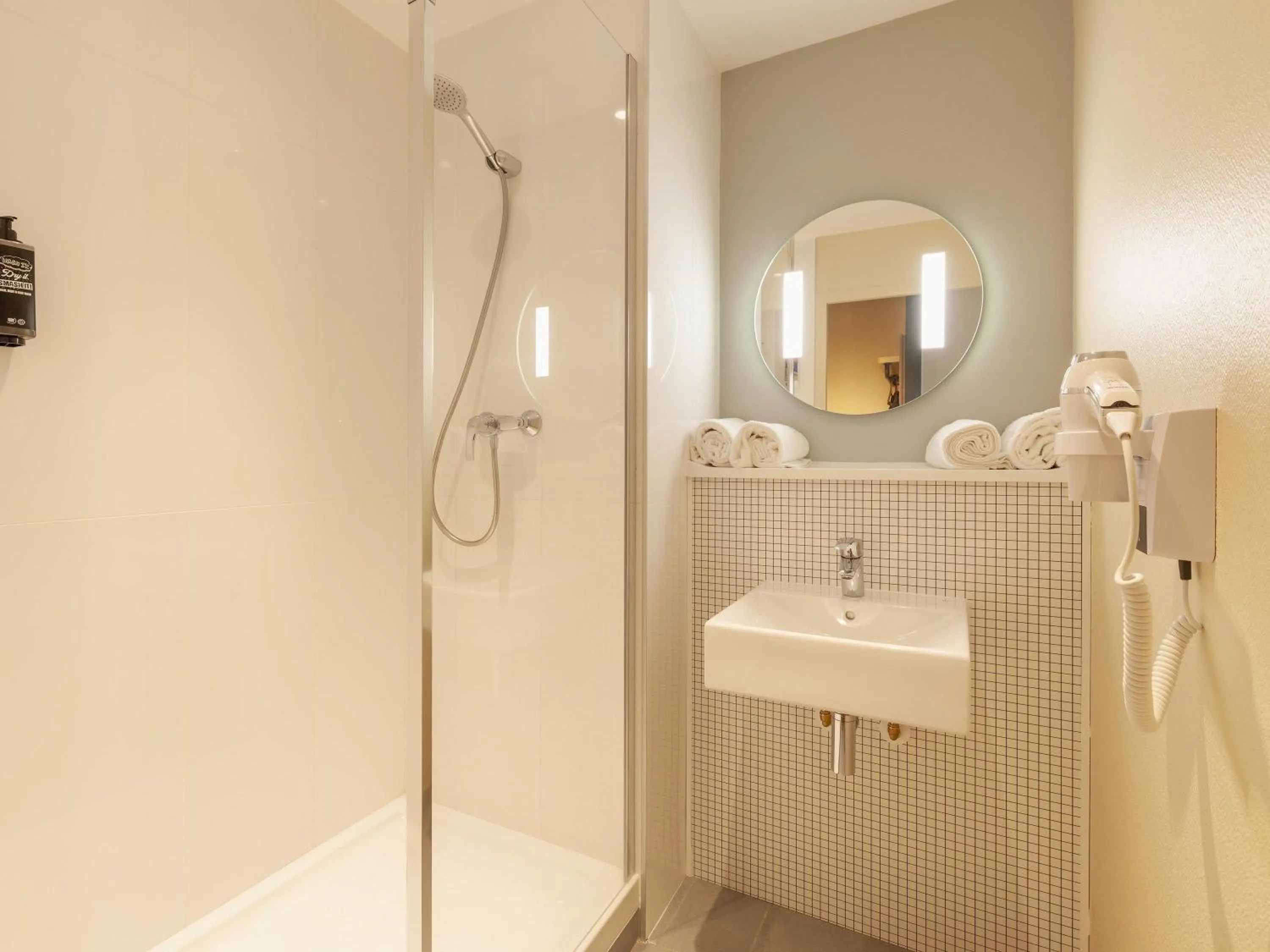 Bedroom in Ibis Budget Mont De Marsan