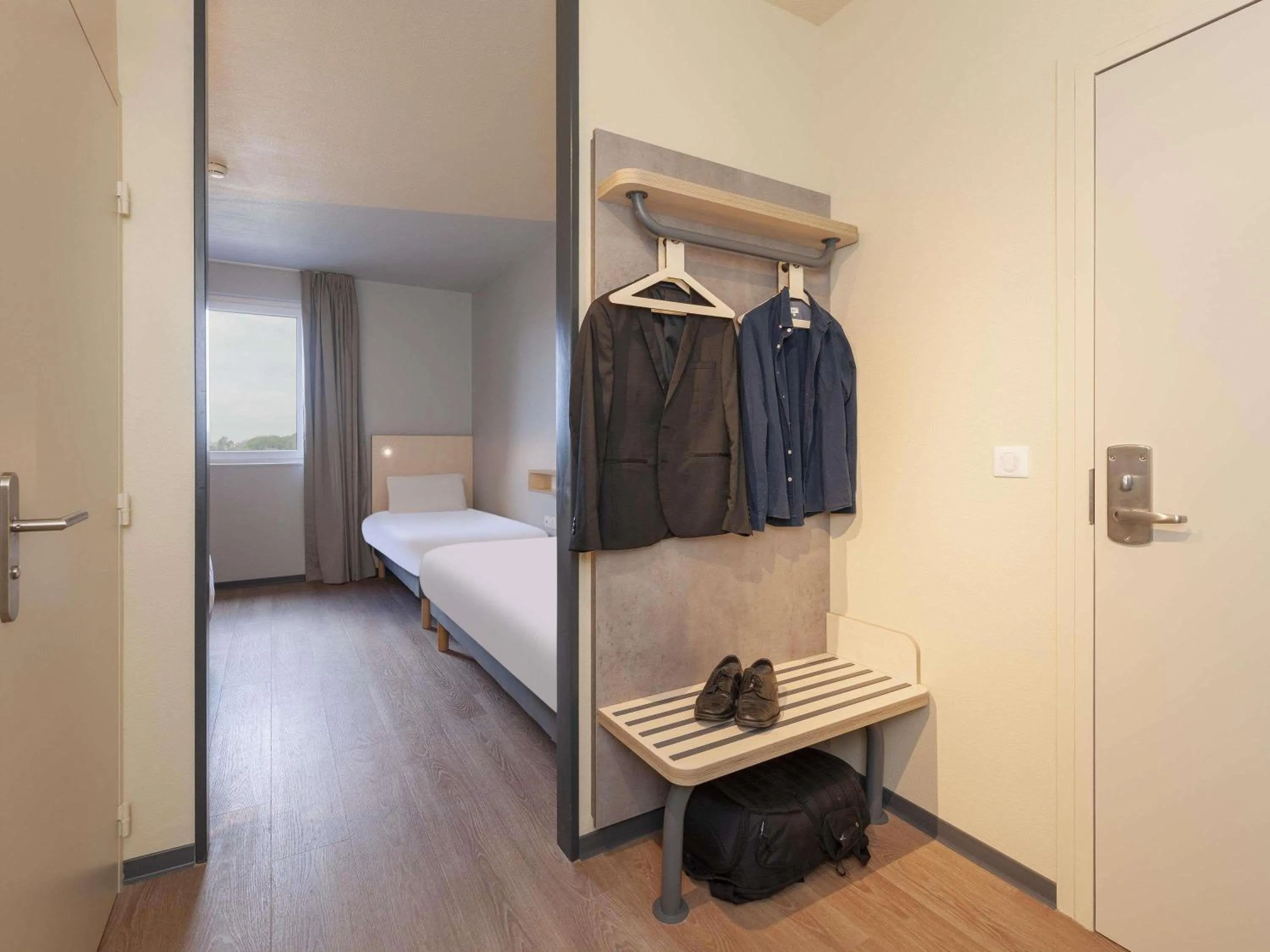 Bedroom, Bed in Ibis Budget Mont De Marsan