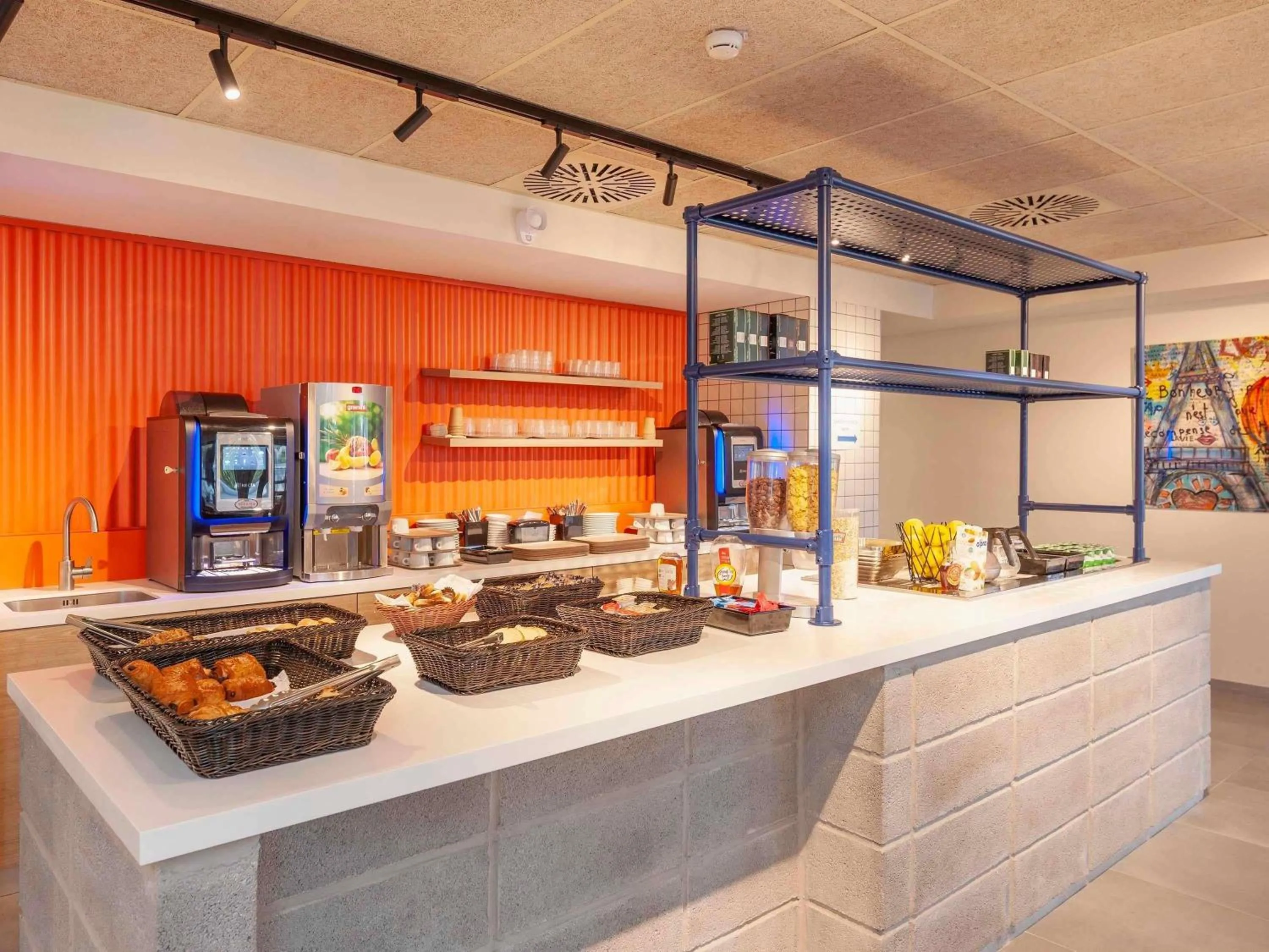 Breakfast in Ibis Budget Mont De Marsan