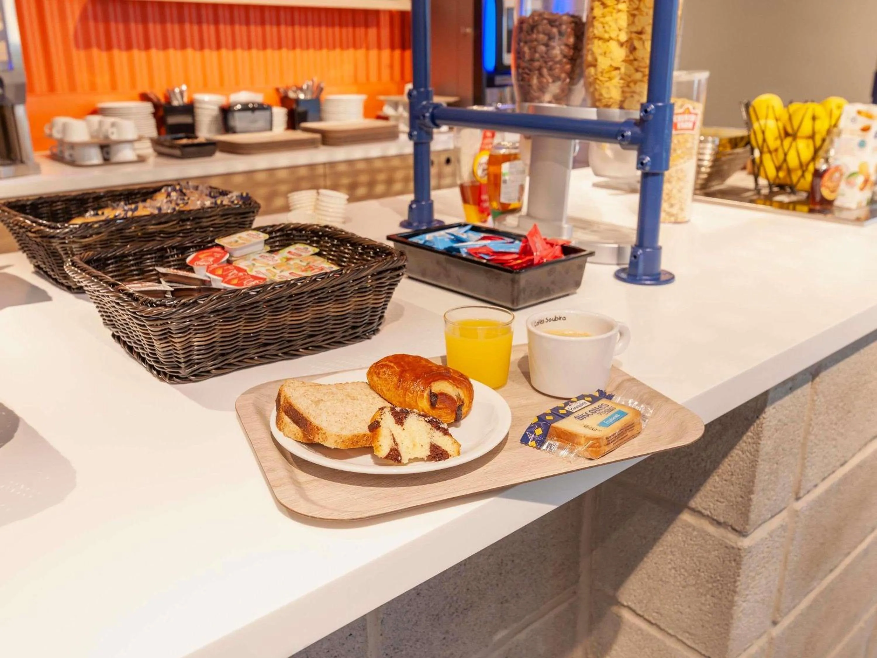 Breakfast in Ibis Budget Mont De Marsan