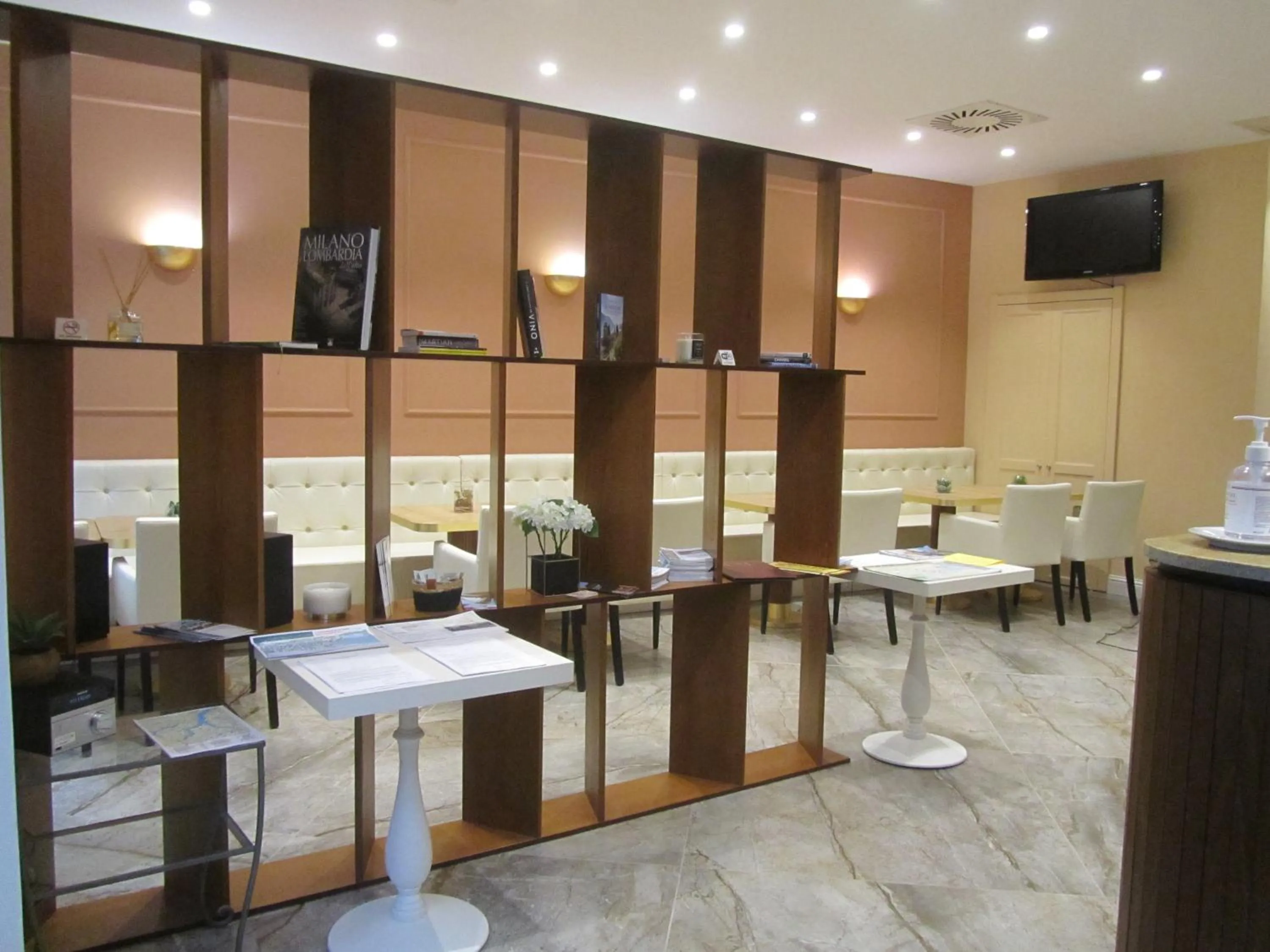 Lounge or bar in Hotel Borgovico