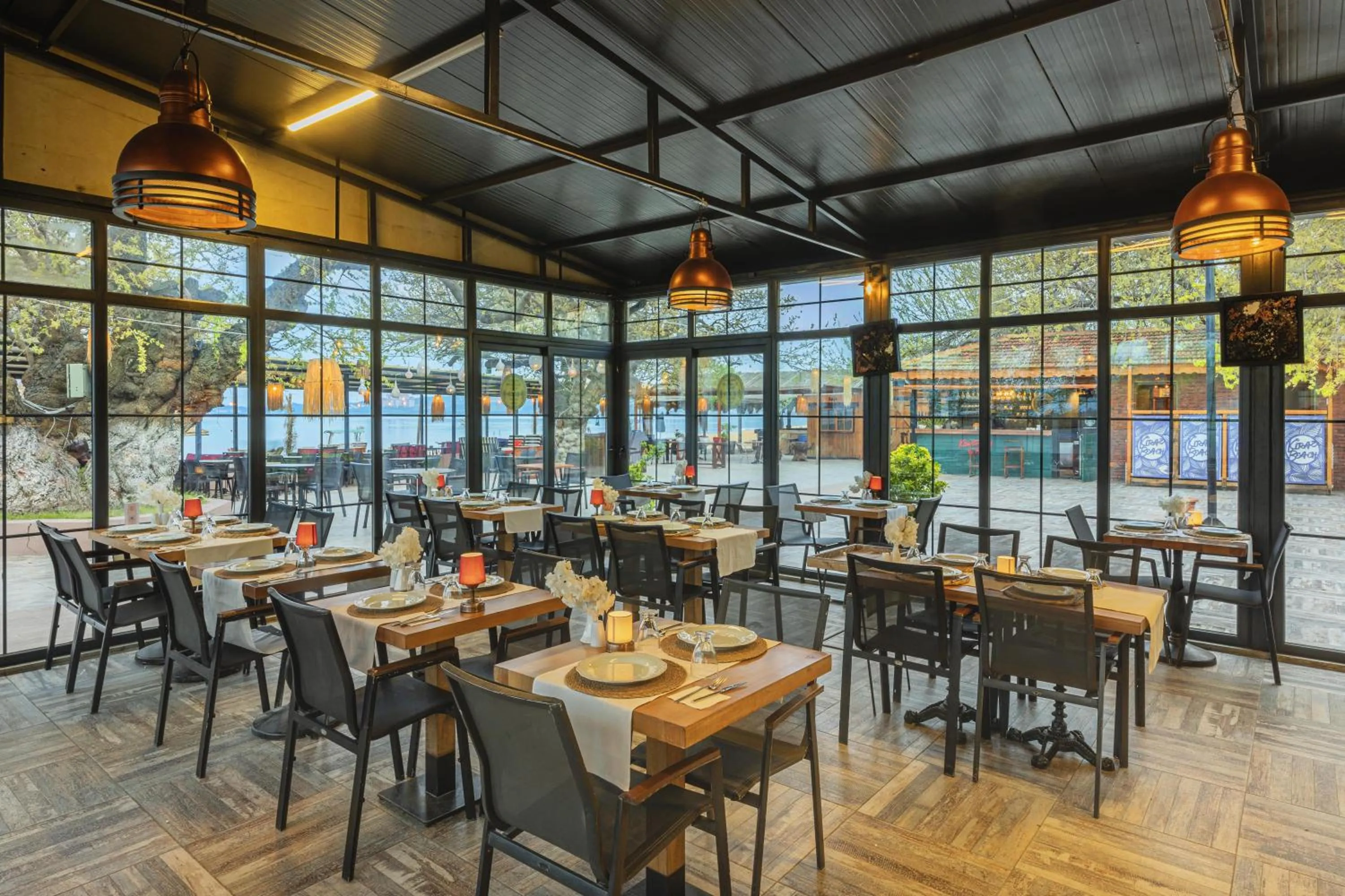 Restaurant/places to eat in KİRAZ BEACH OTEL