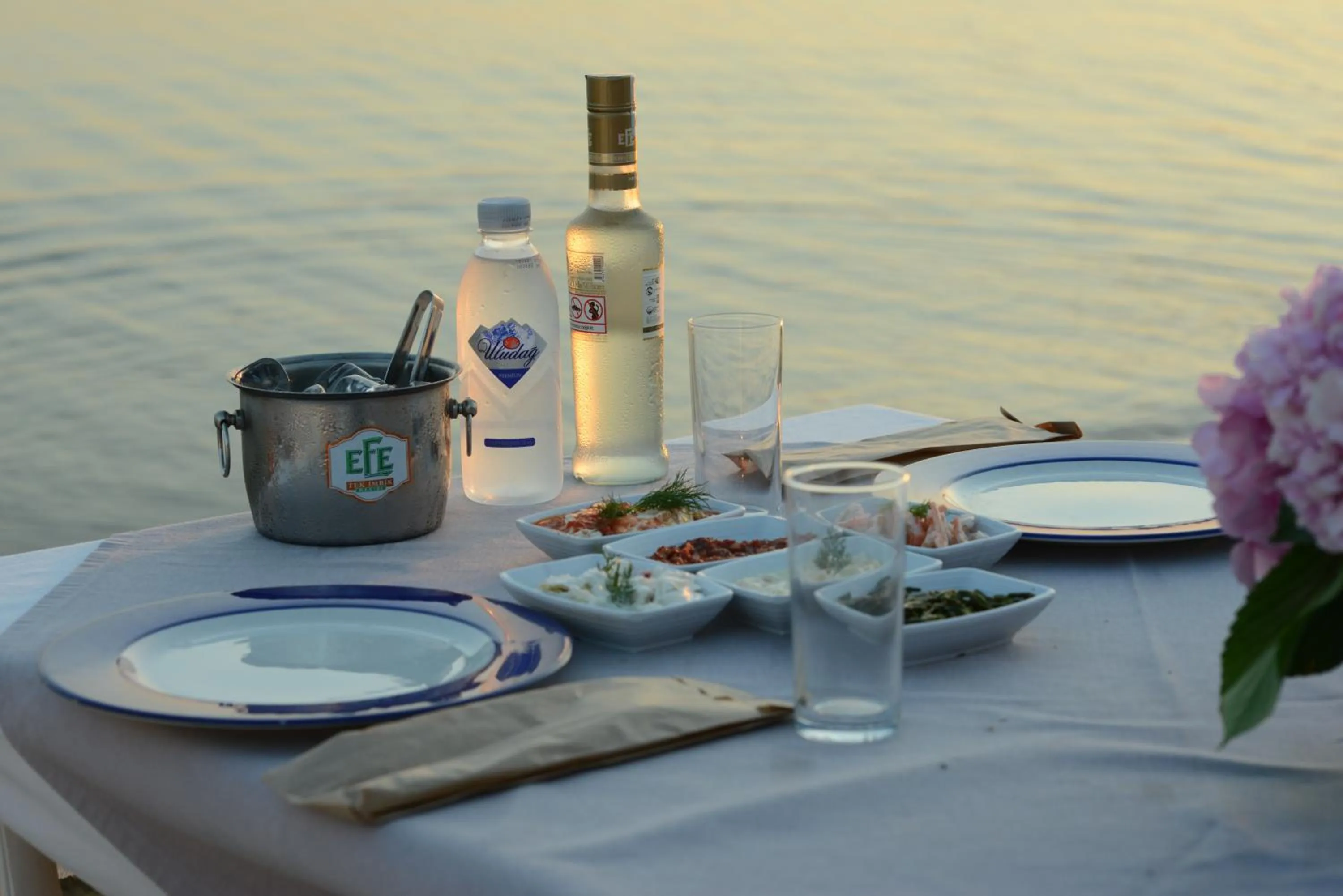 Food and drinks in KİRAZ BEACH OTEL