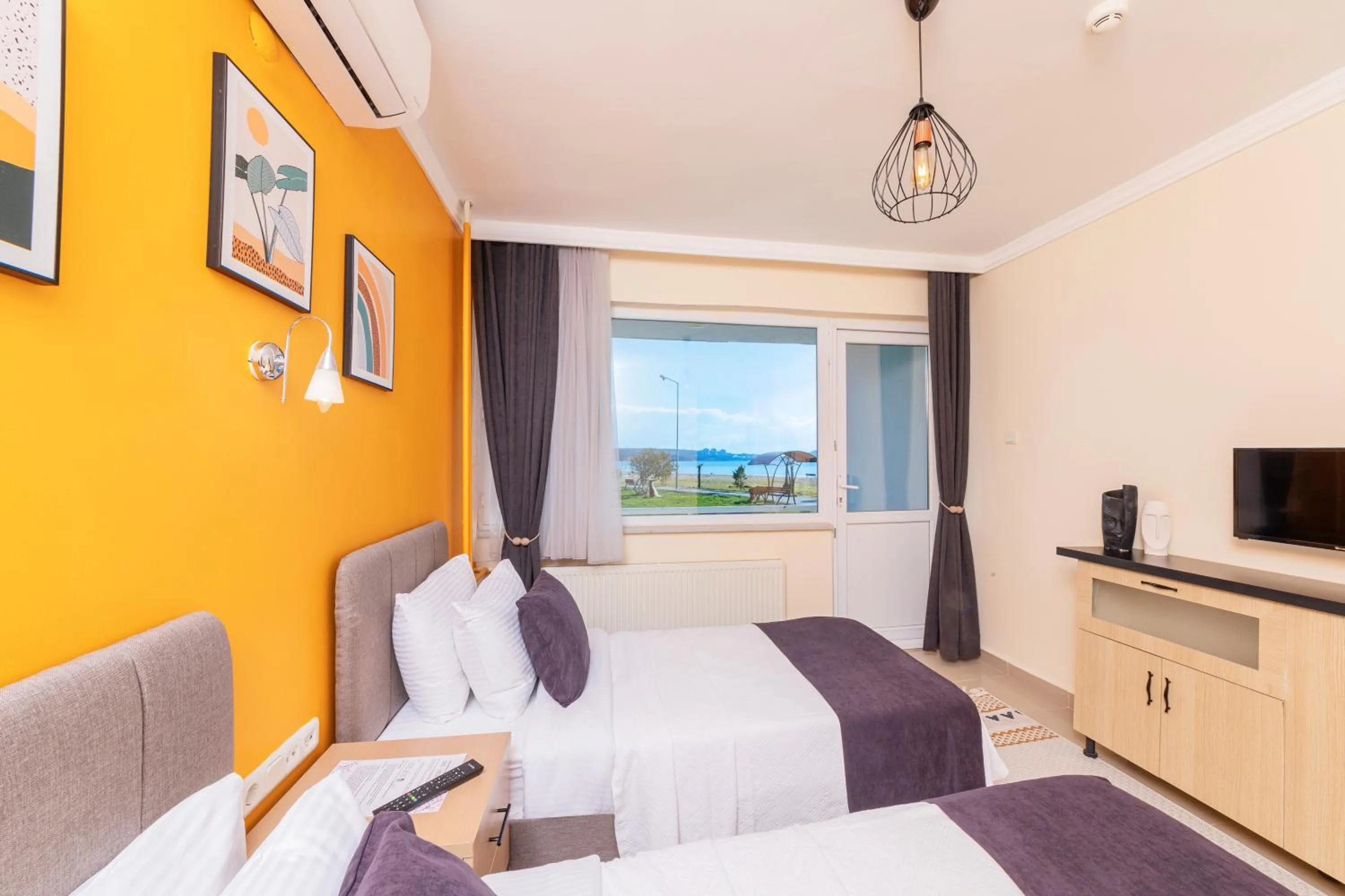 Bed in KİRAZ BEACH OTEL