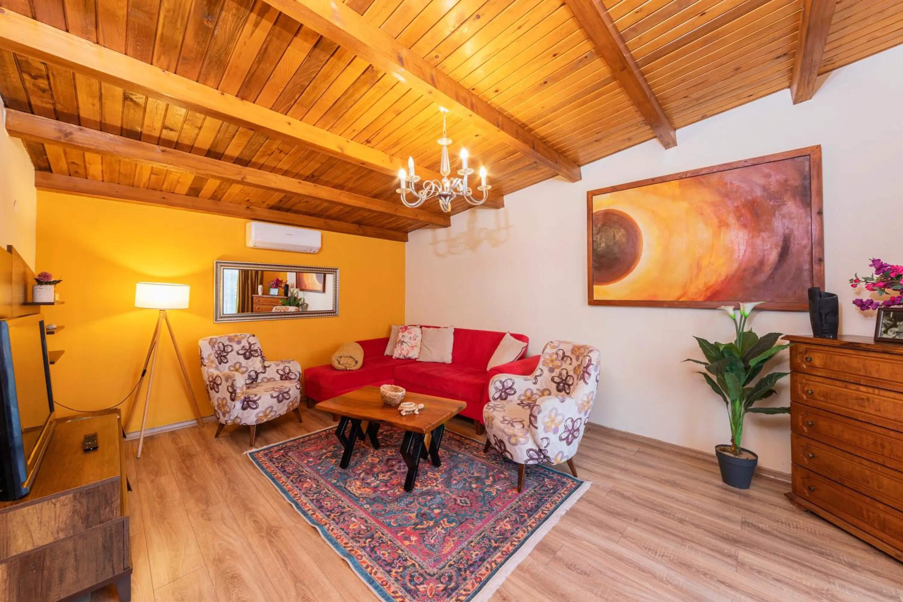 TV and multimedia in KİRAZ BEACH OTEL