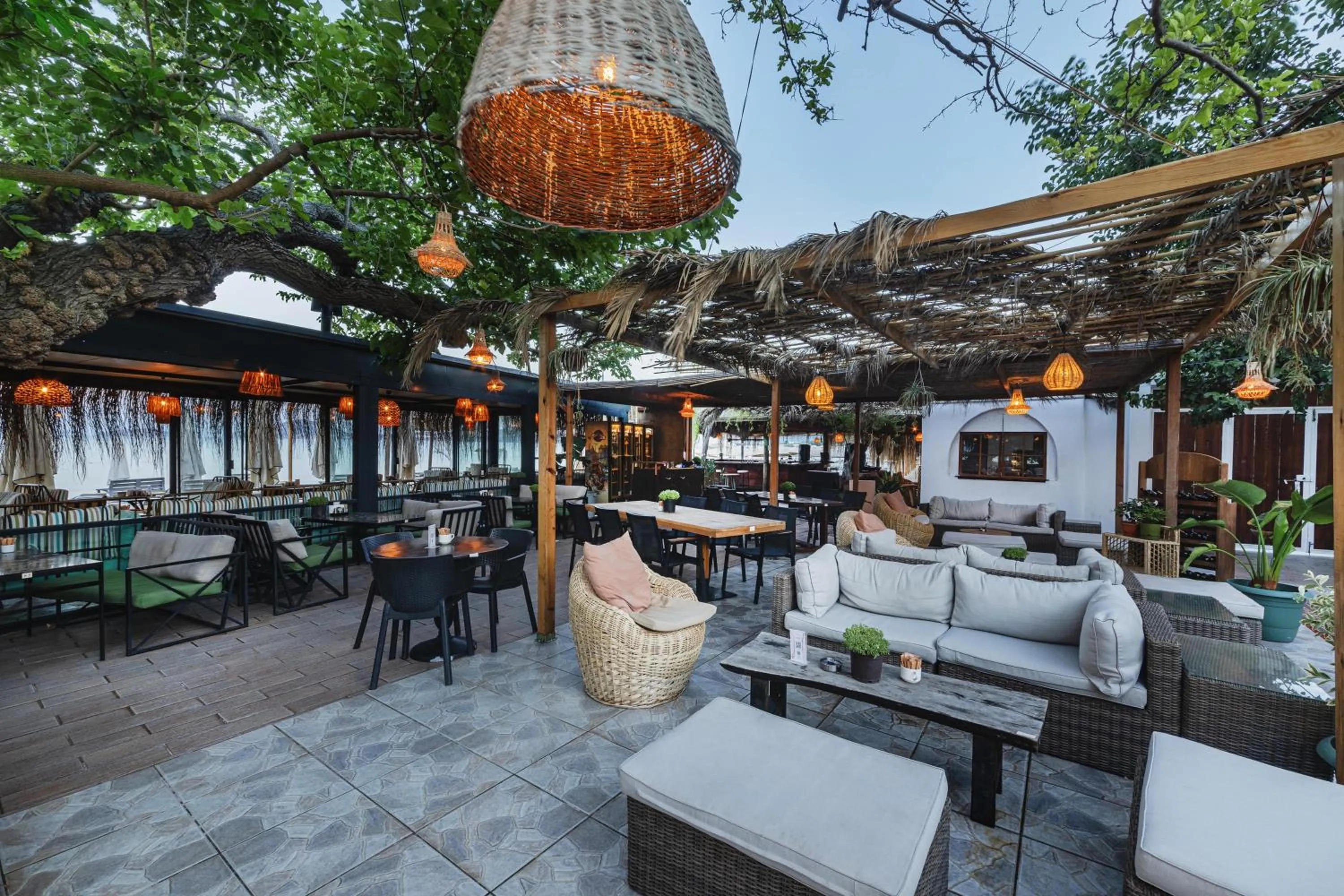 Restaurant/places to eat in KİRAZ BEACH OTEL