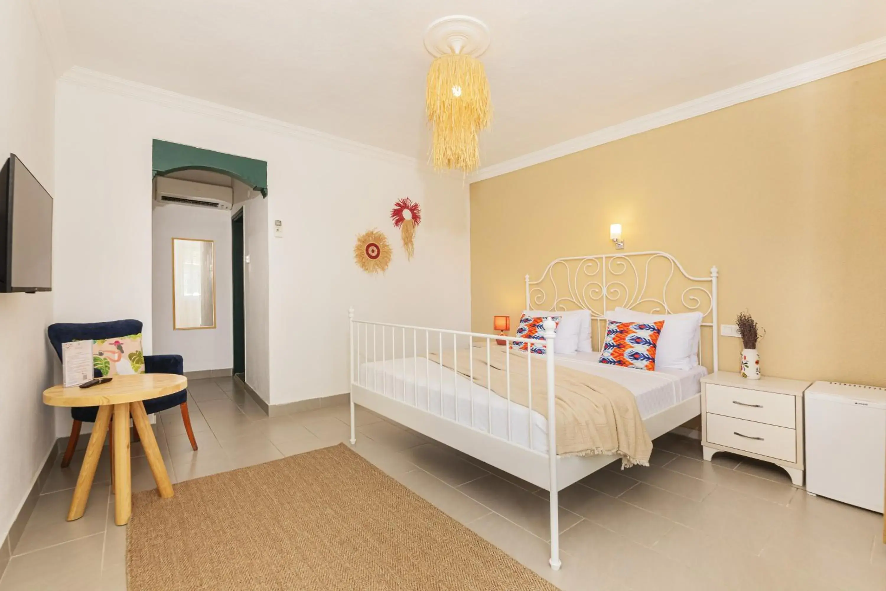 Double Room with Garden View in KİRAZ BEACH OTEL Double Room with Garden View in KİRAZ BEACH OTEL