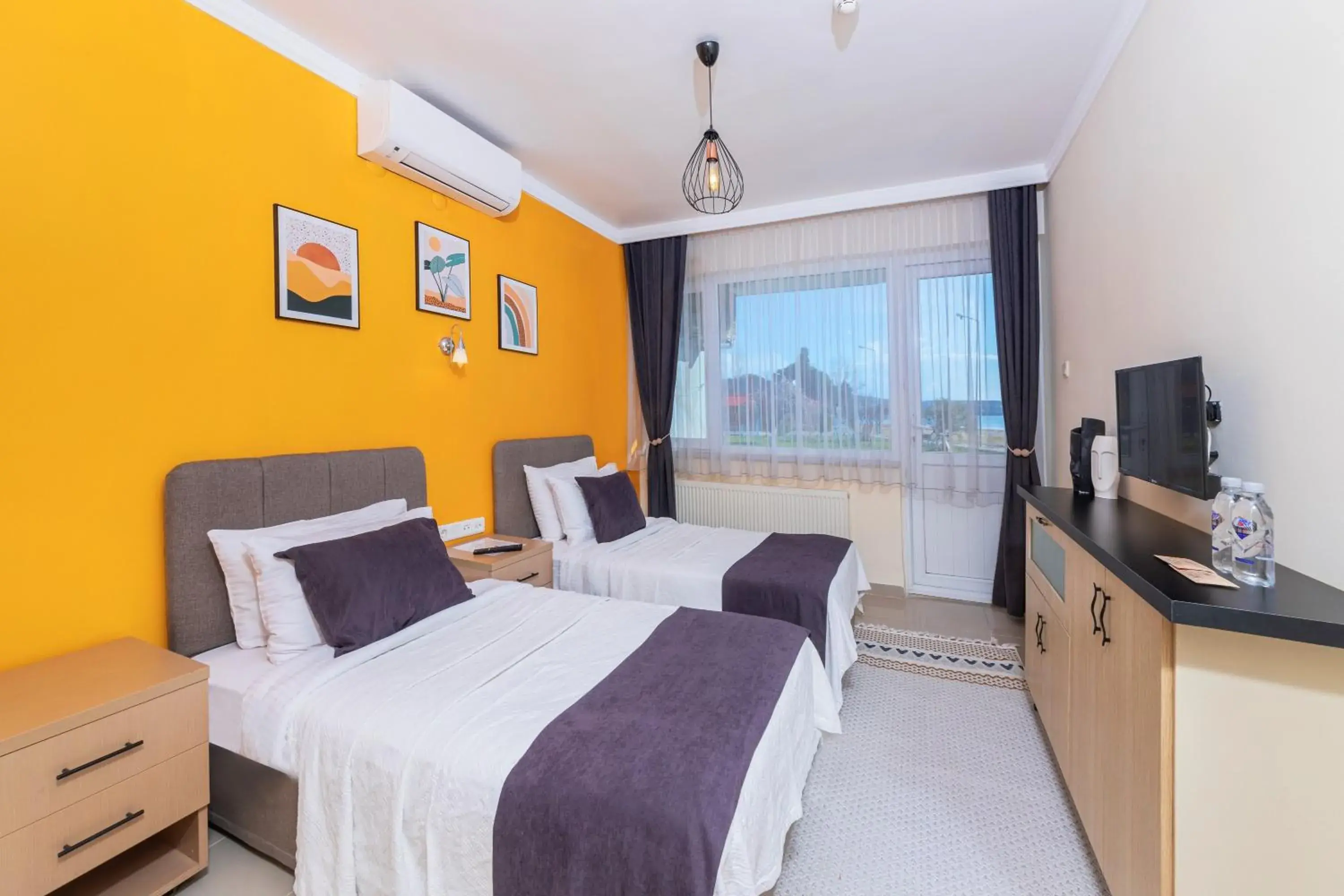 Standard Twin Room with Sea View in KİRAZ BEACH OTEL Standard Twin Room with Sea View in KİRAZ BEACH OTEL