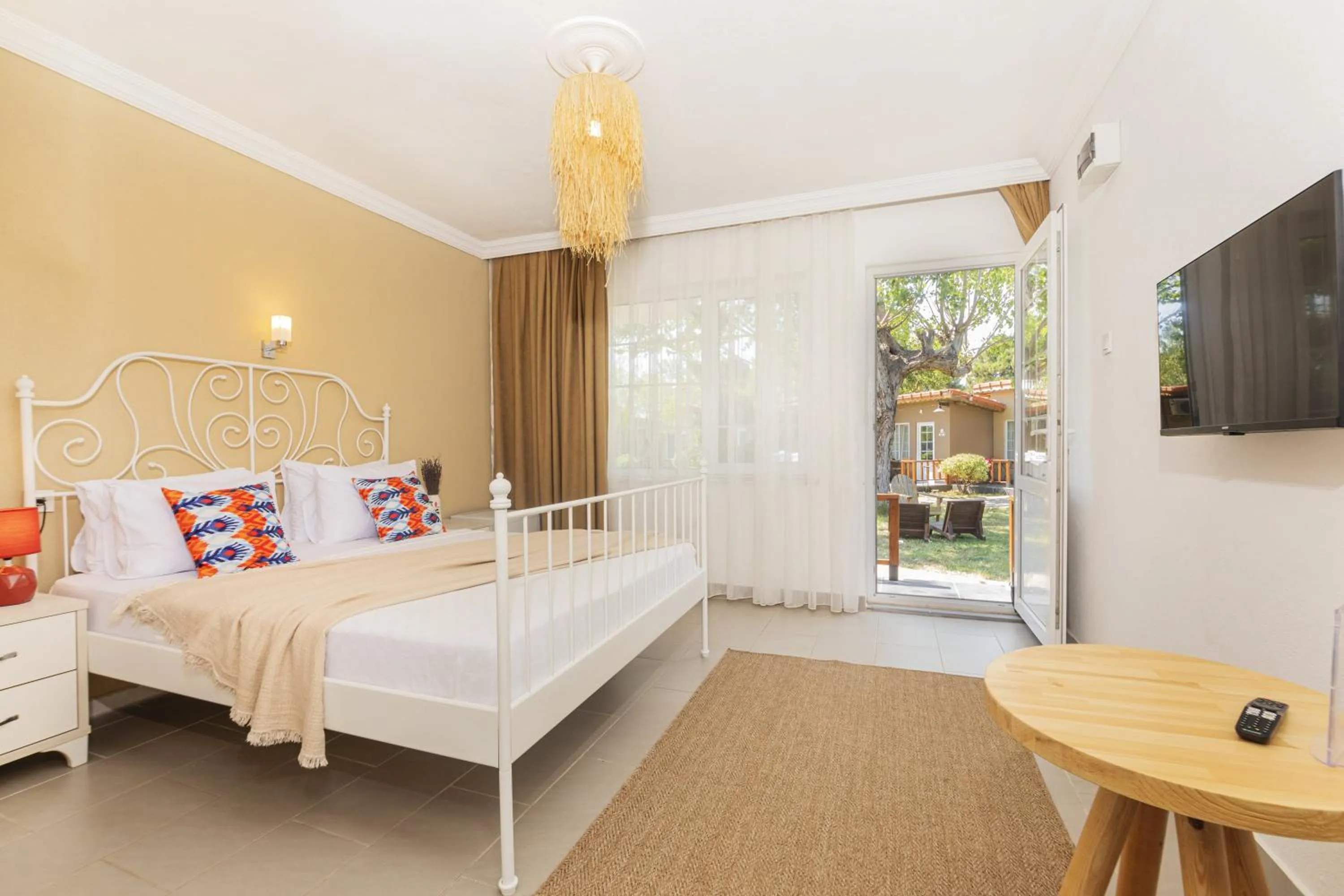 Bed in KİRAZ BEACH OTEL