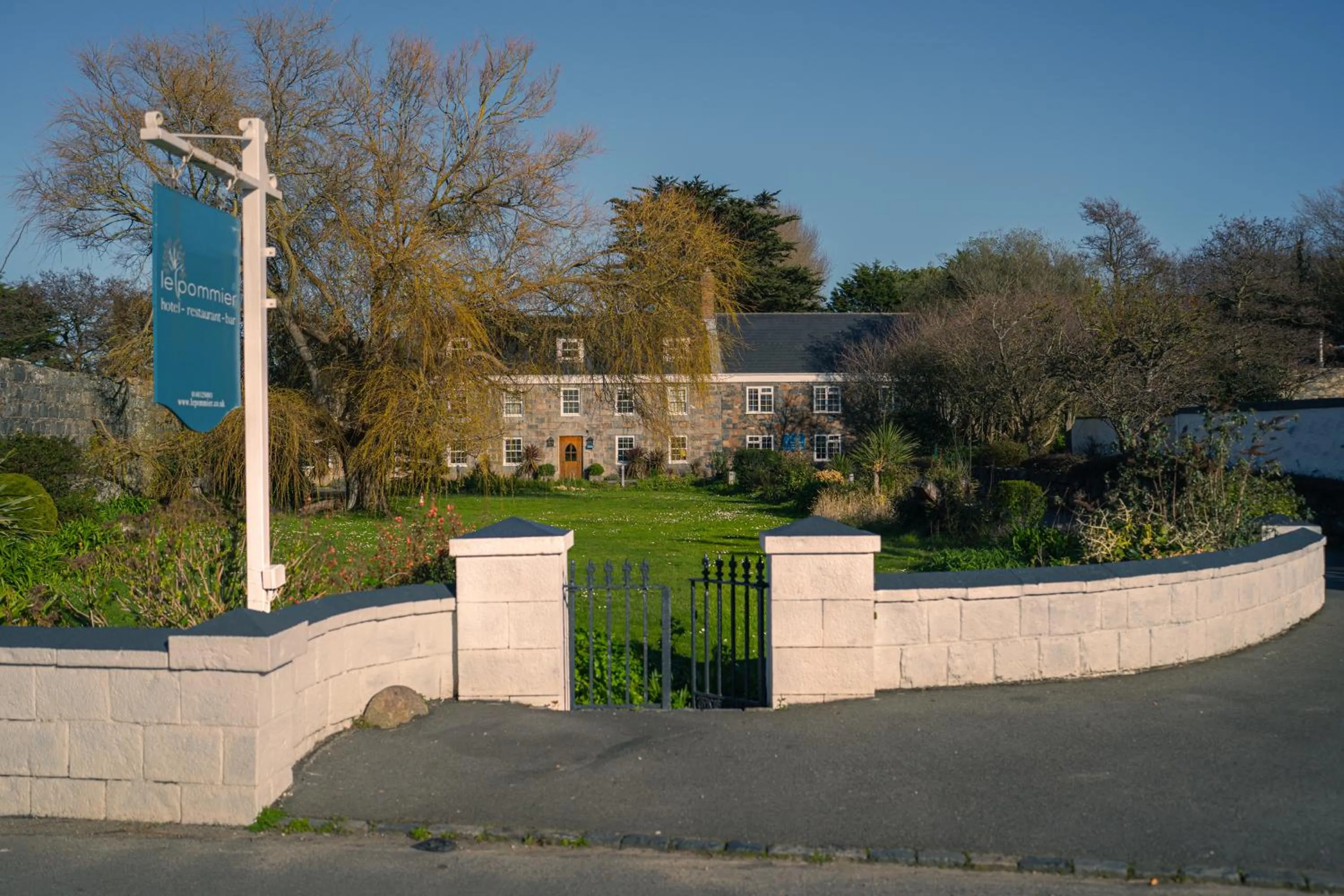 Property building in Le Pommier