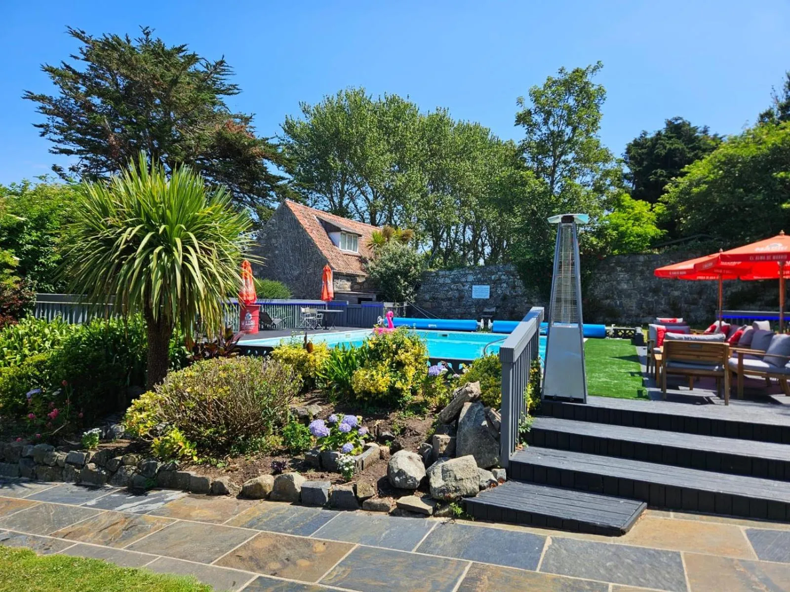 Swimming pool in Le Pommier