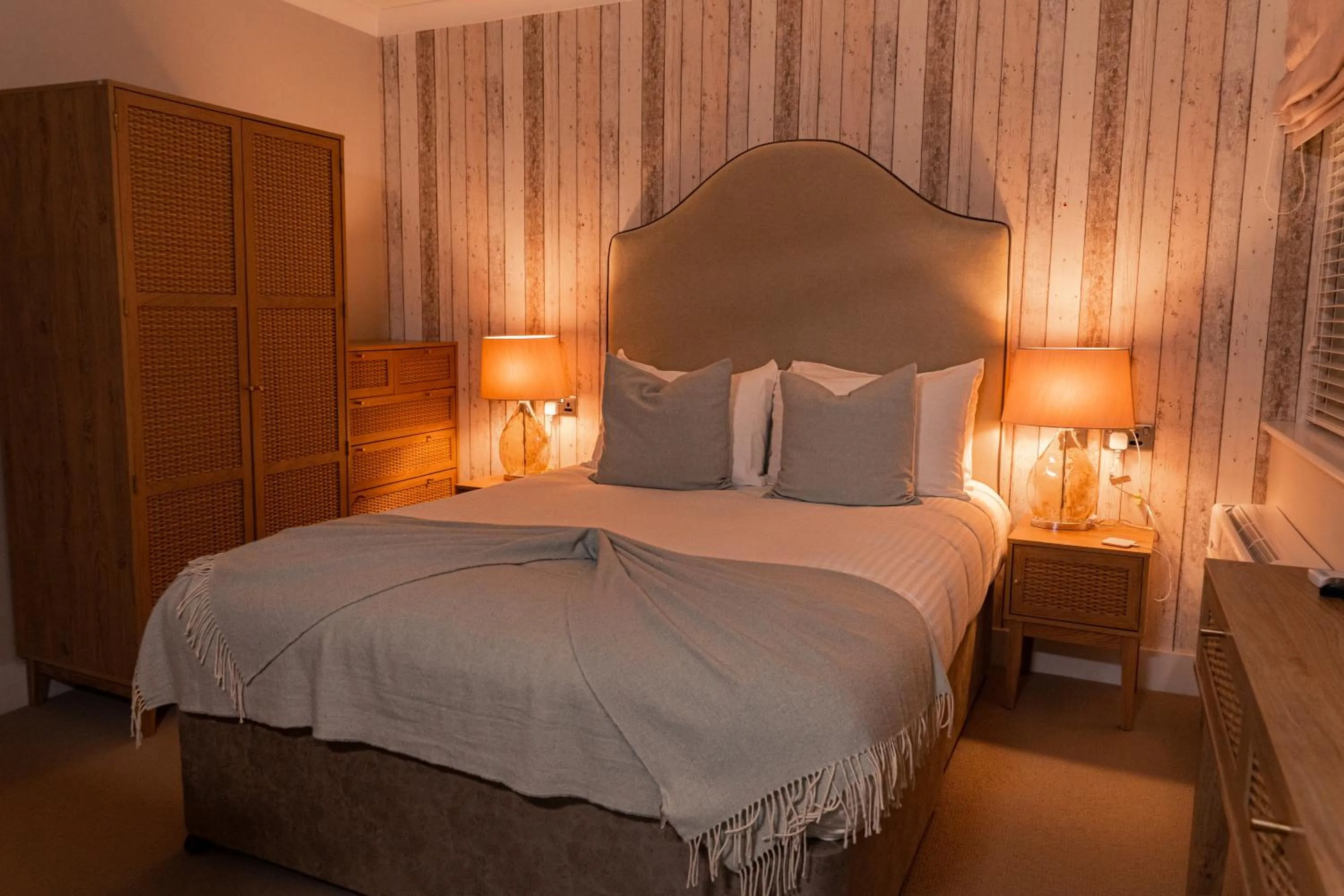 Bedroom, Bed in Le Pommier