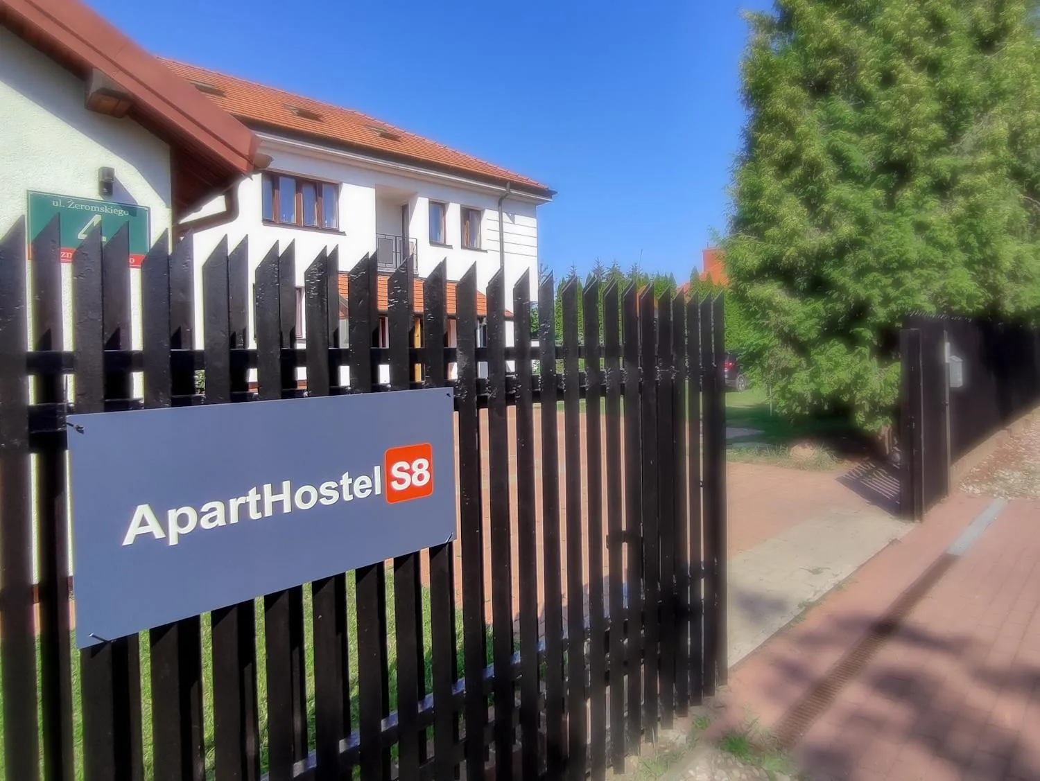 Logo/Certificate/Sign in Apart Hostel S8