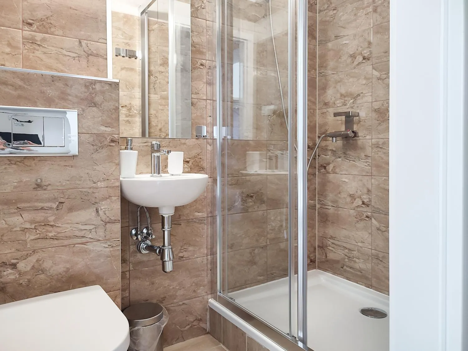 Shower in Apart Hostel S8