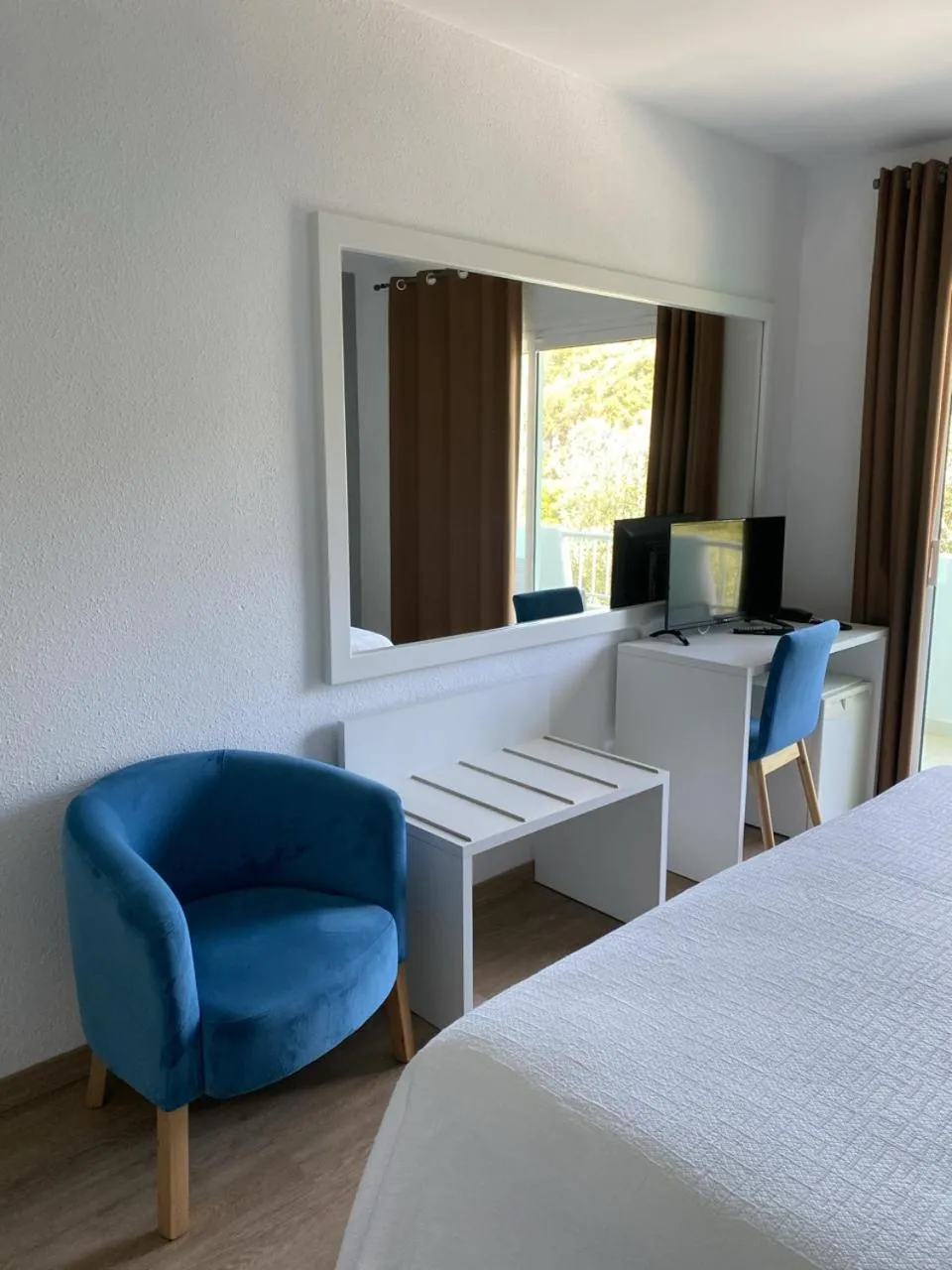 Bedroom, Bed in Osprey Menorca Hotel