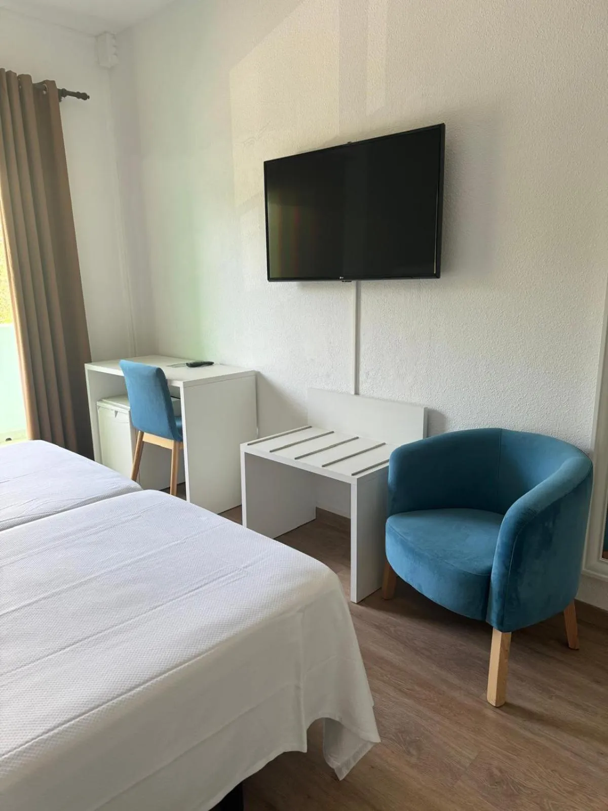 Photo of the whole room, Bed in Osprey Menorca Hotel