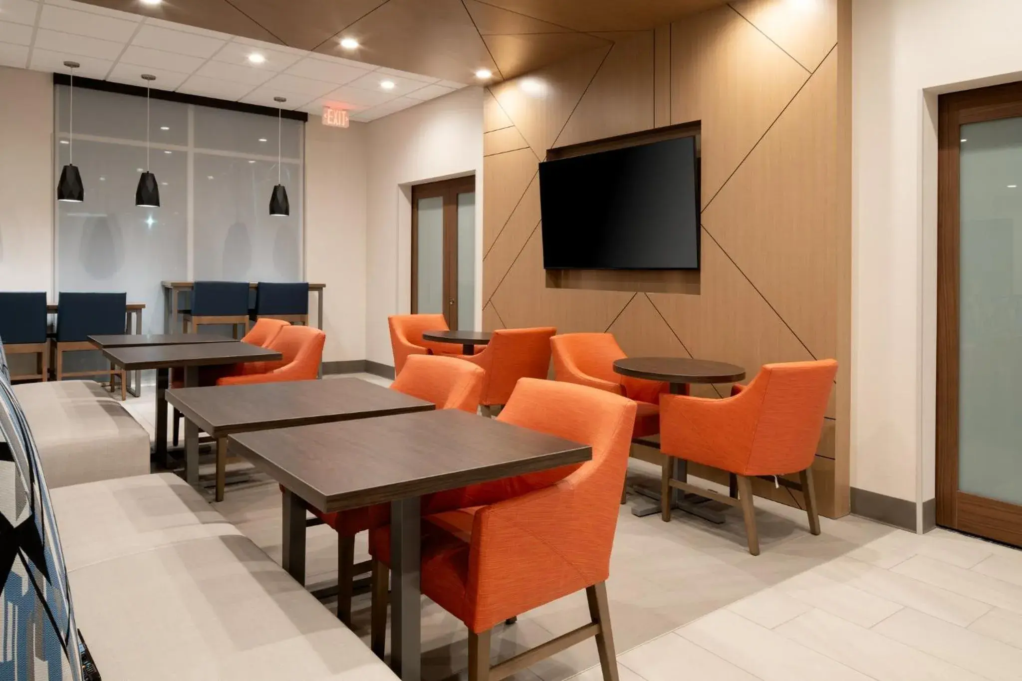 Breakfast in Holiday Inn Express & Suites - Hollister by IHG Breakfast in Holiday Inn Express & Suites - Hollister by IHG