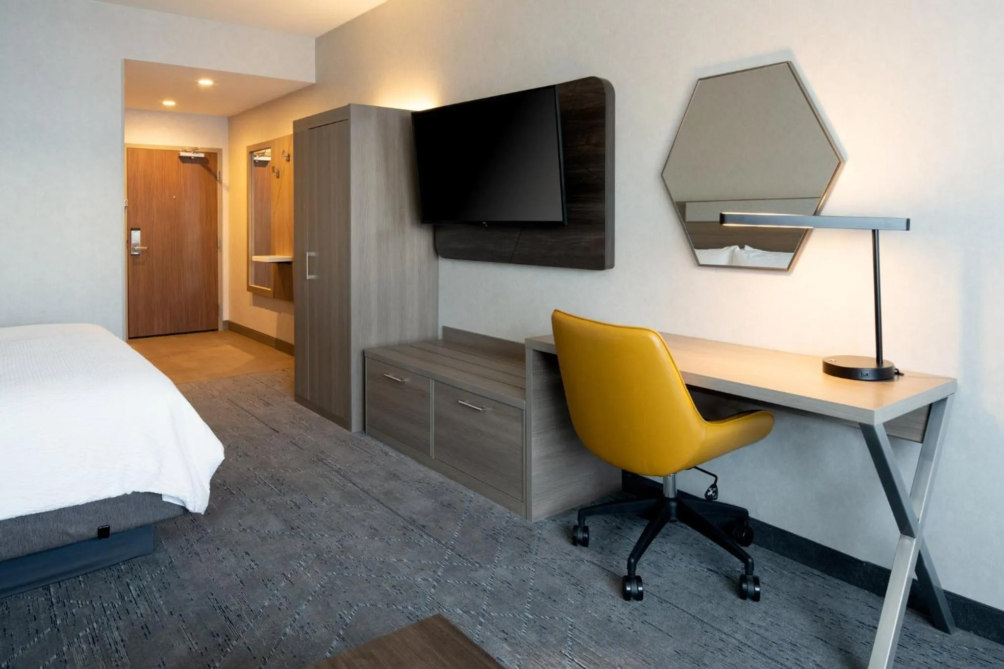 Photo of the whole room, Bed in Holiday Inn Express & Suites - Hollister by IHG