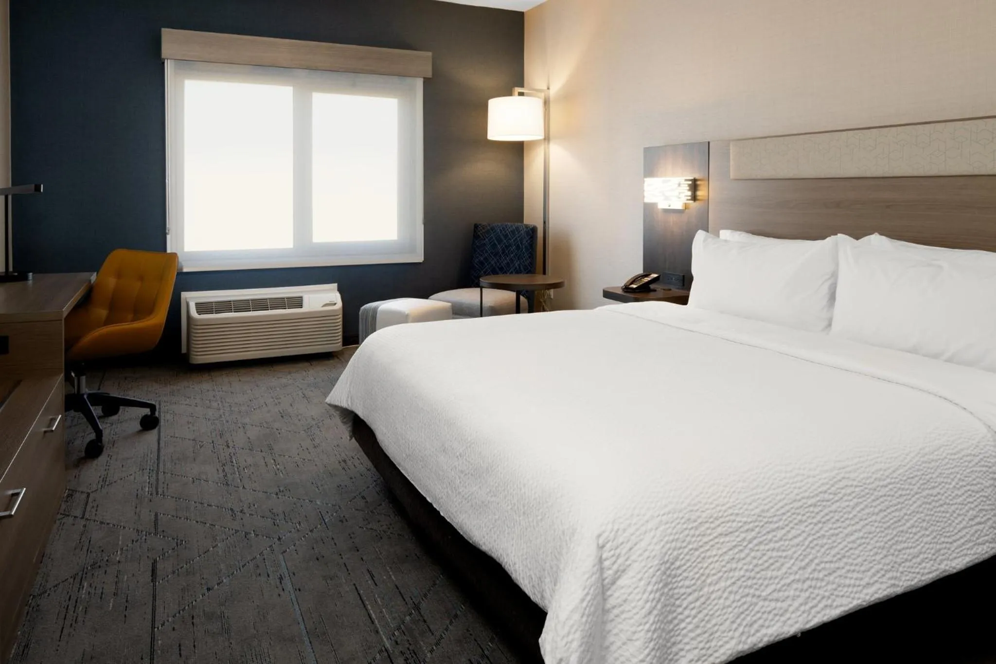 Photo of the whole room, Bed in Holiday Inn Express & Suites - Hollister by IHG
