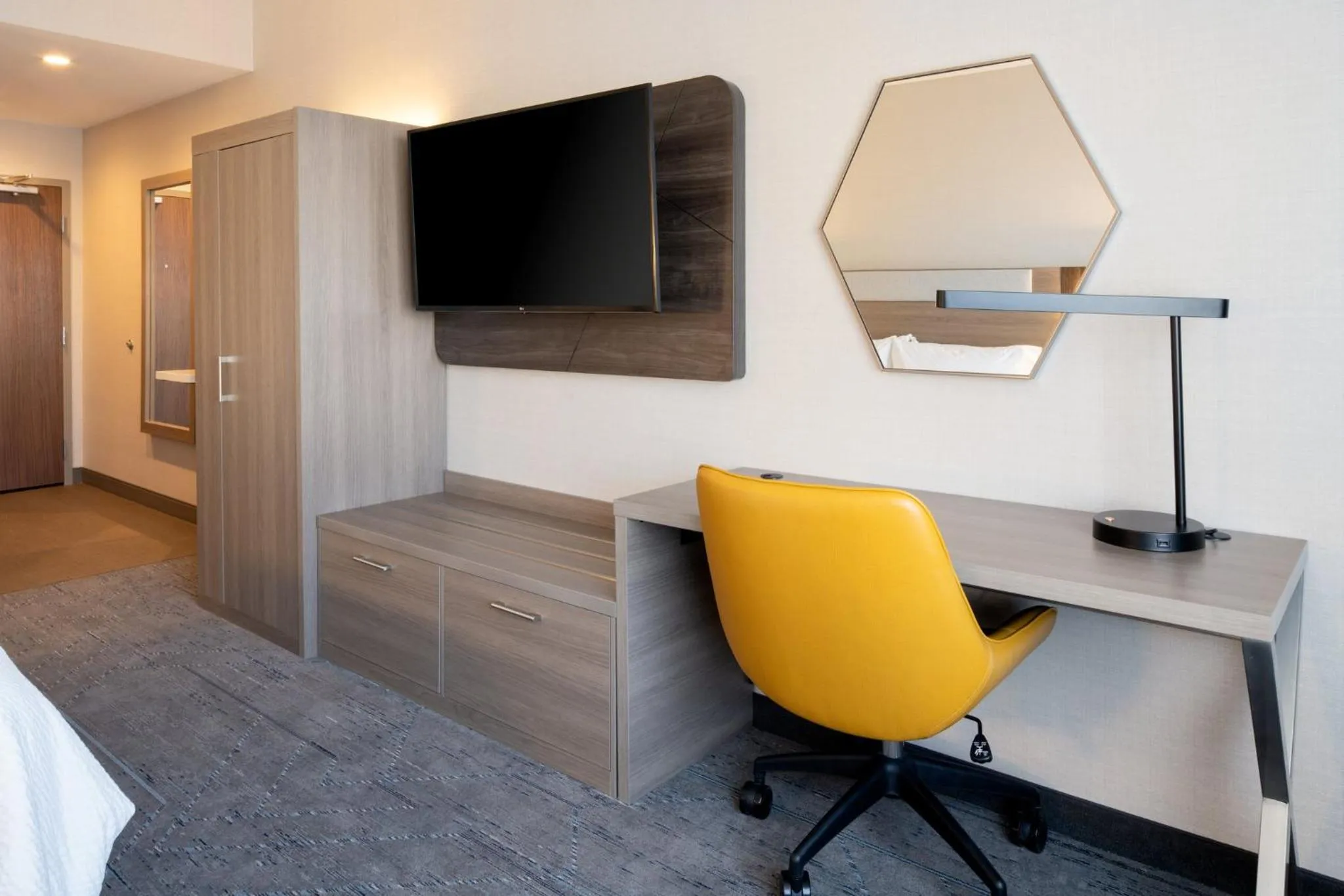 Photo of the whole room, Bed in Holiday Inn Express & Suites - Hollister by IHG