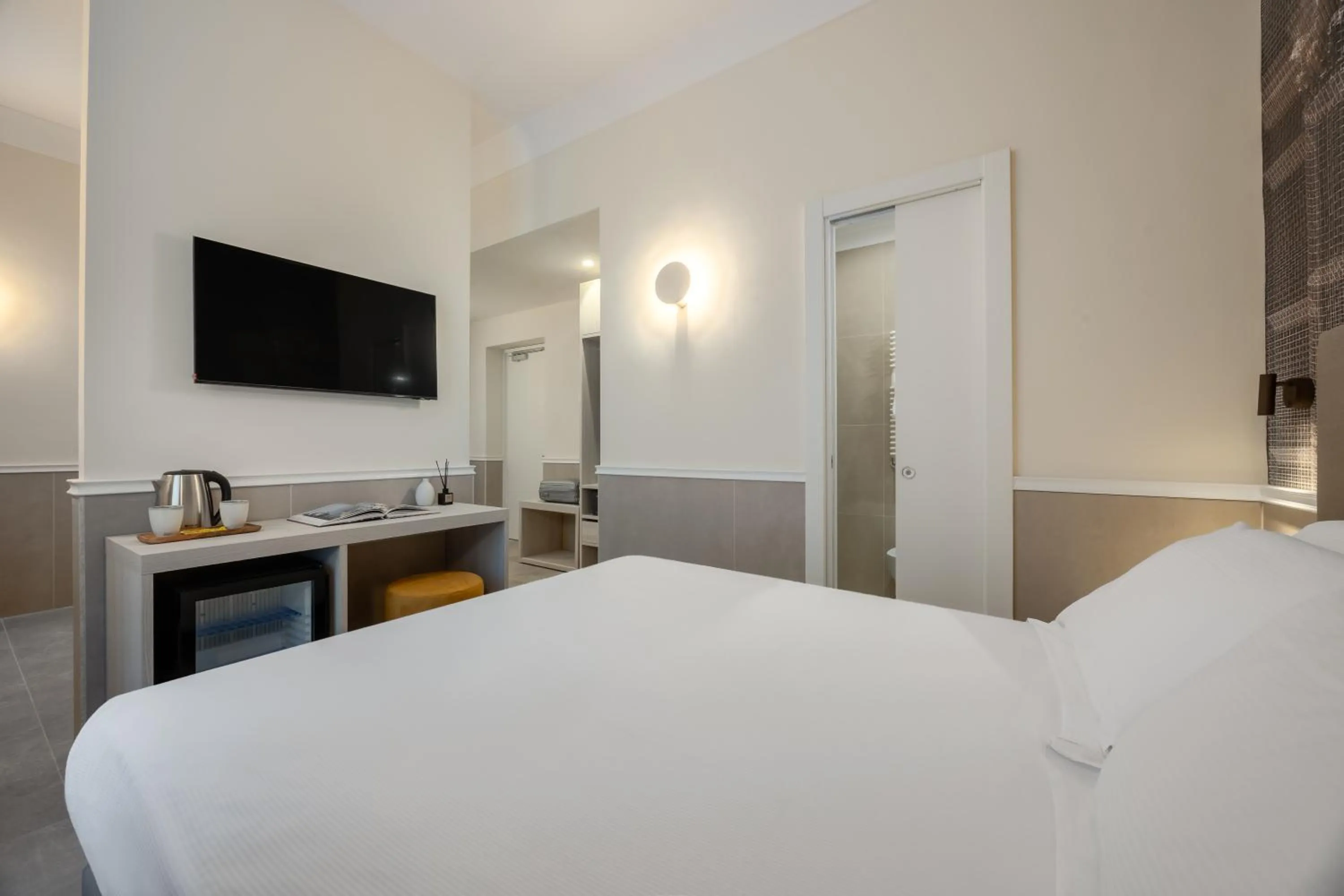 Bedroom, Bed in Hotel Astoria Garden