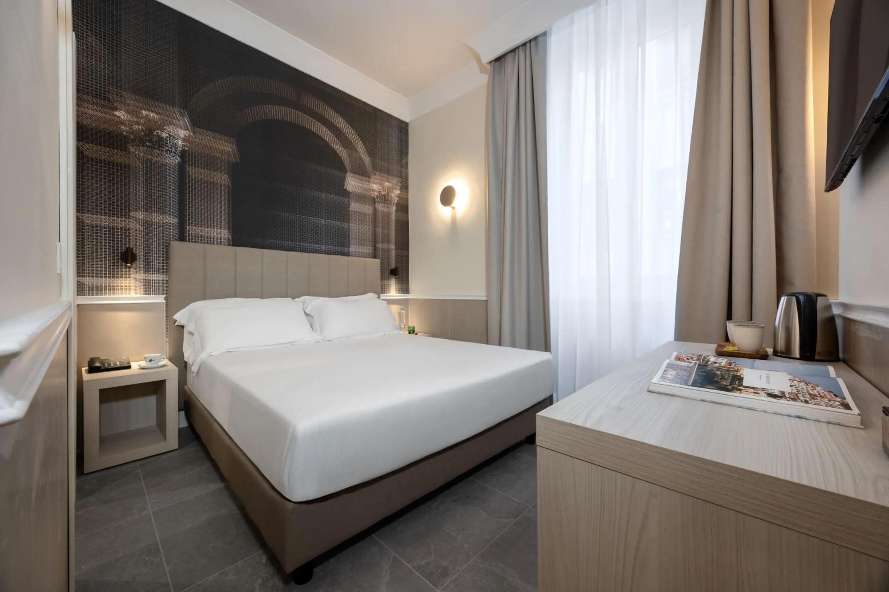 Bedroom, Bed in Hotel Astoria Garden