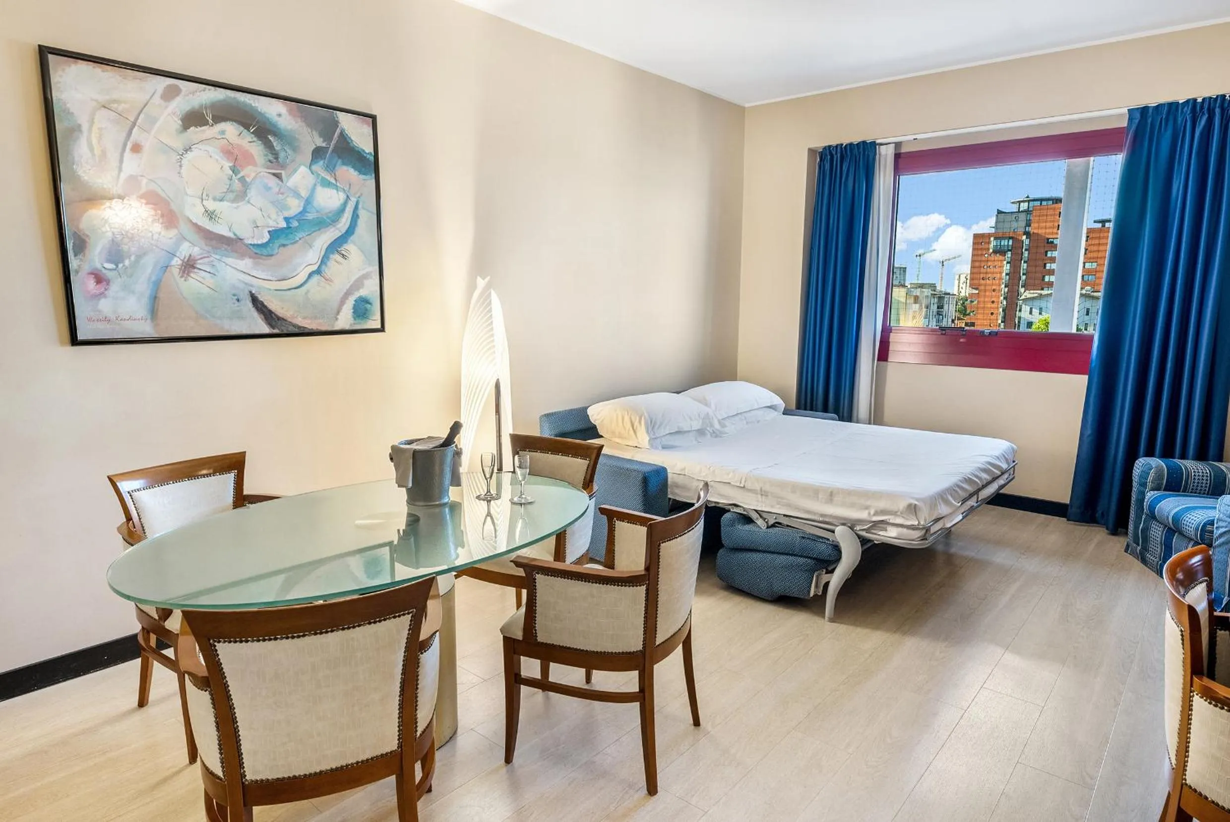 Living room, Bed in Abacus Hotel