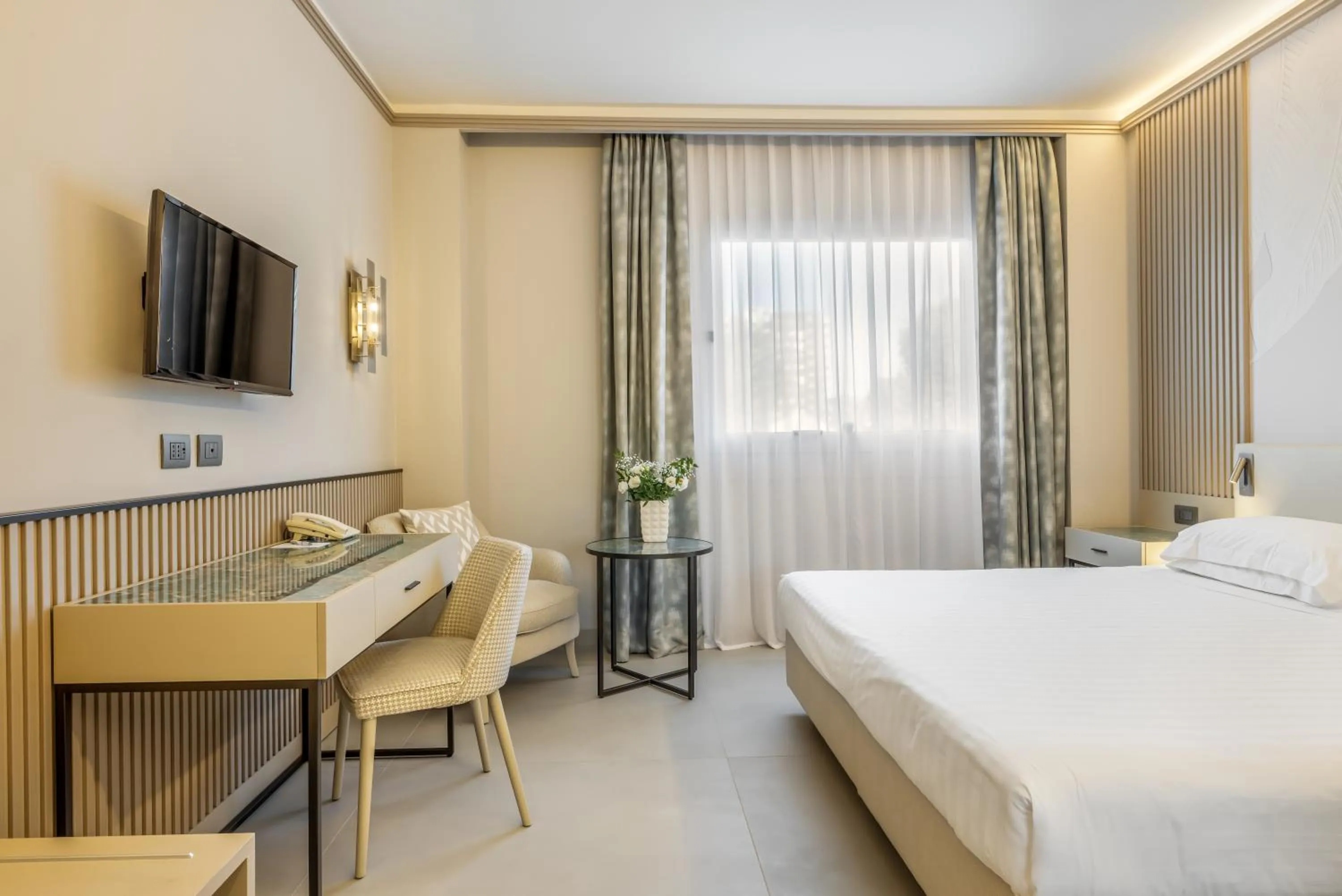 Bedroom, Bed in Abacus Hotel