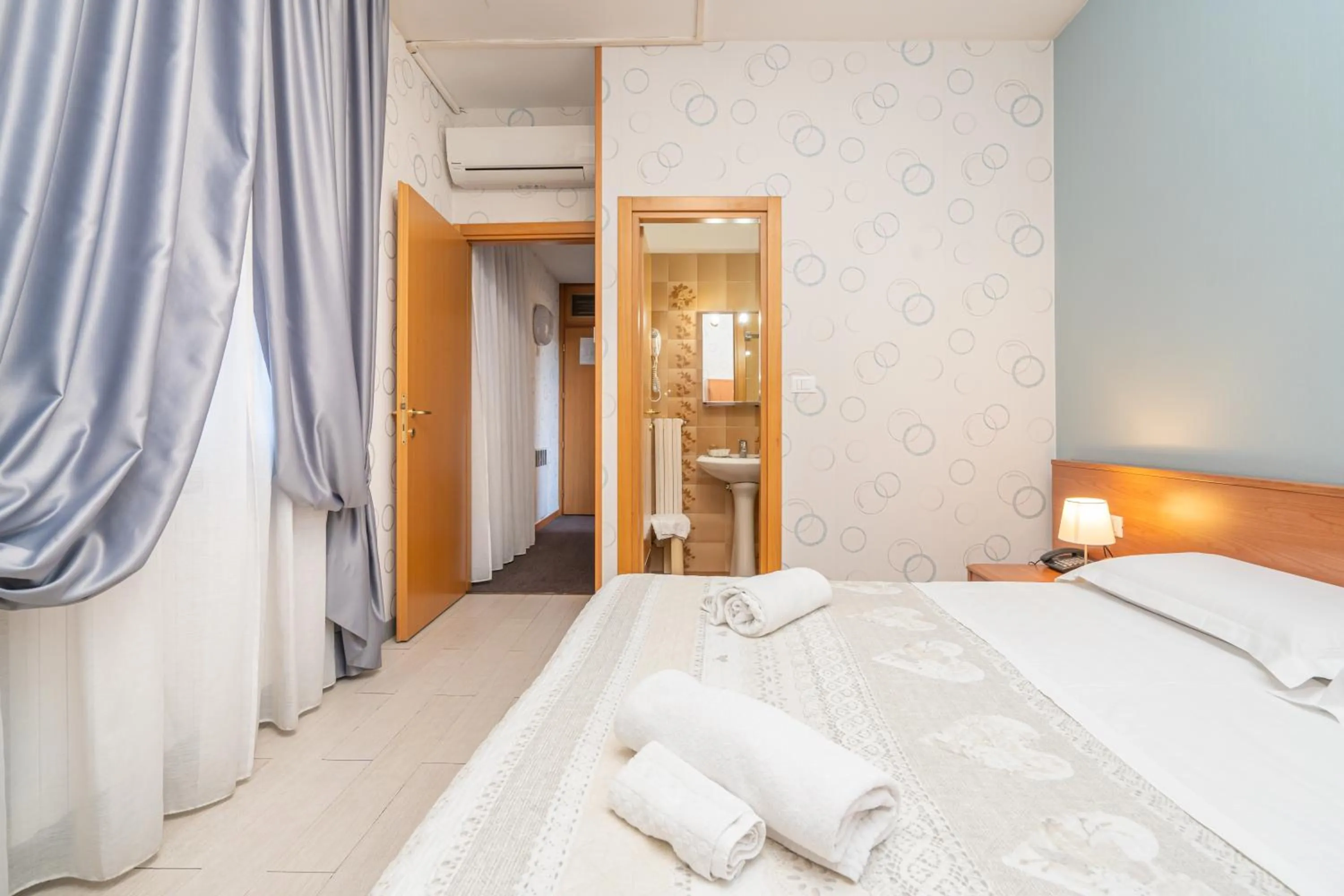 Bedroom, Bed in Hotel Donatello