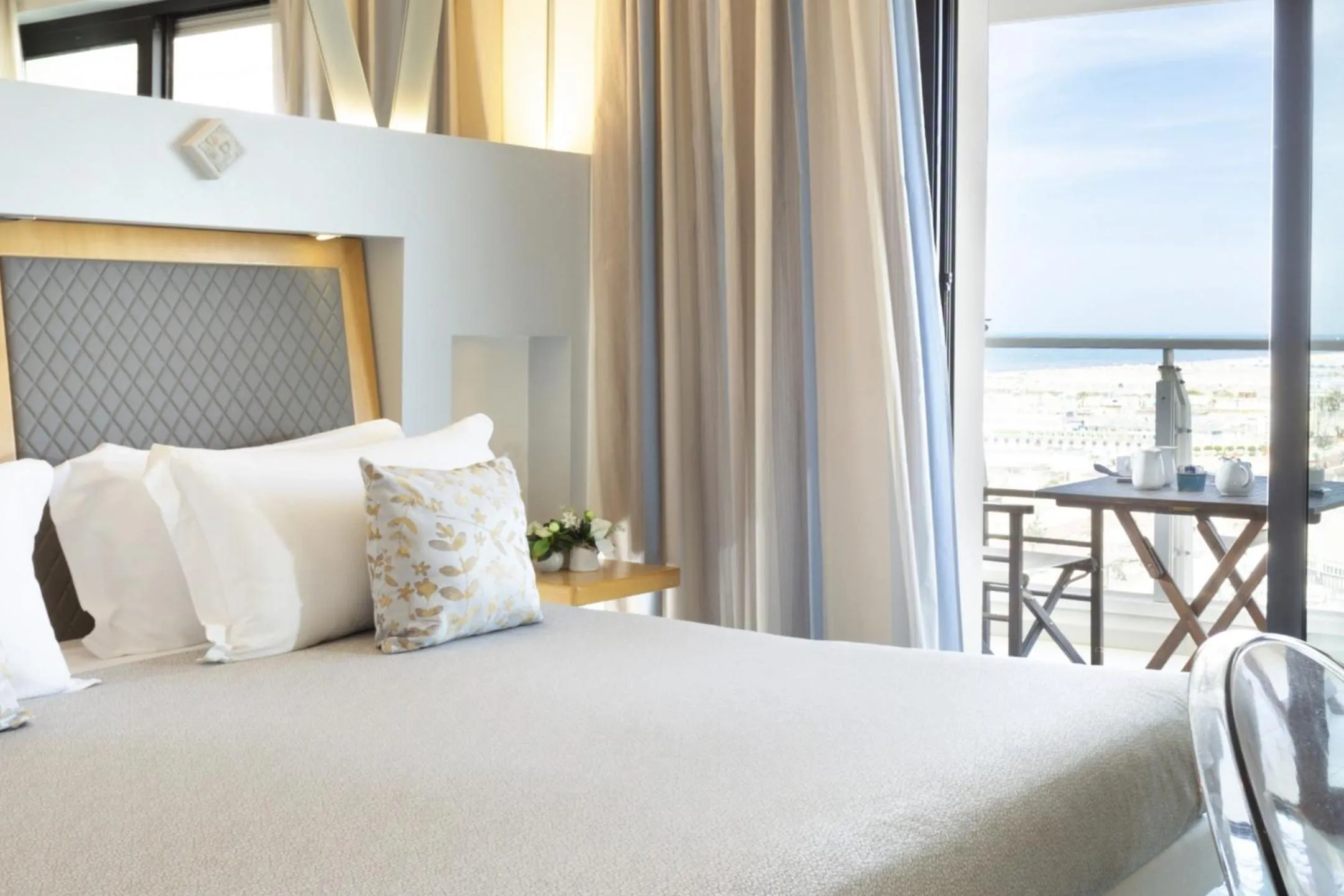 Bed in Club House Hotel