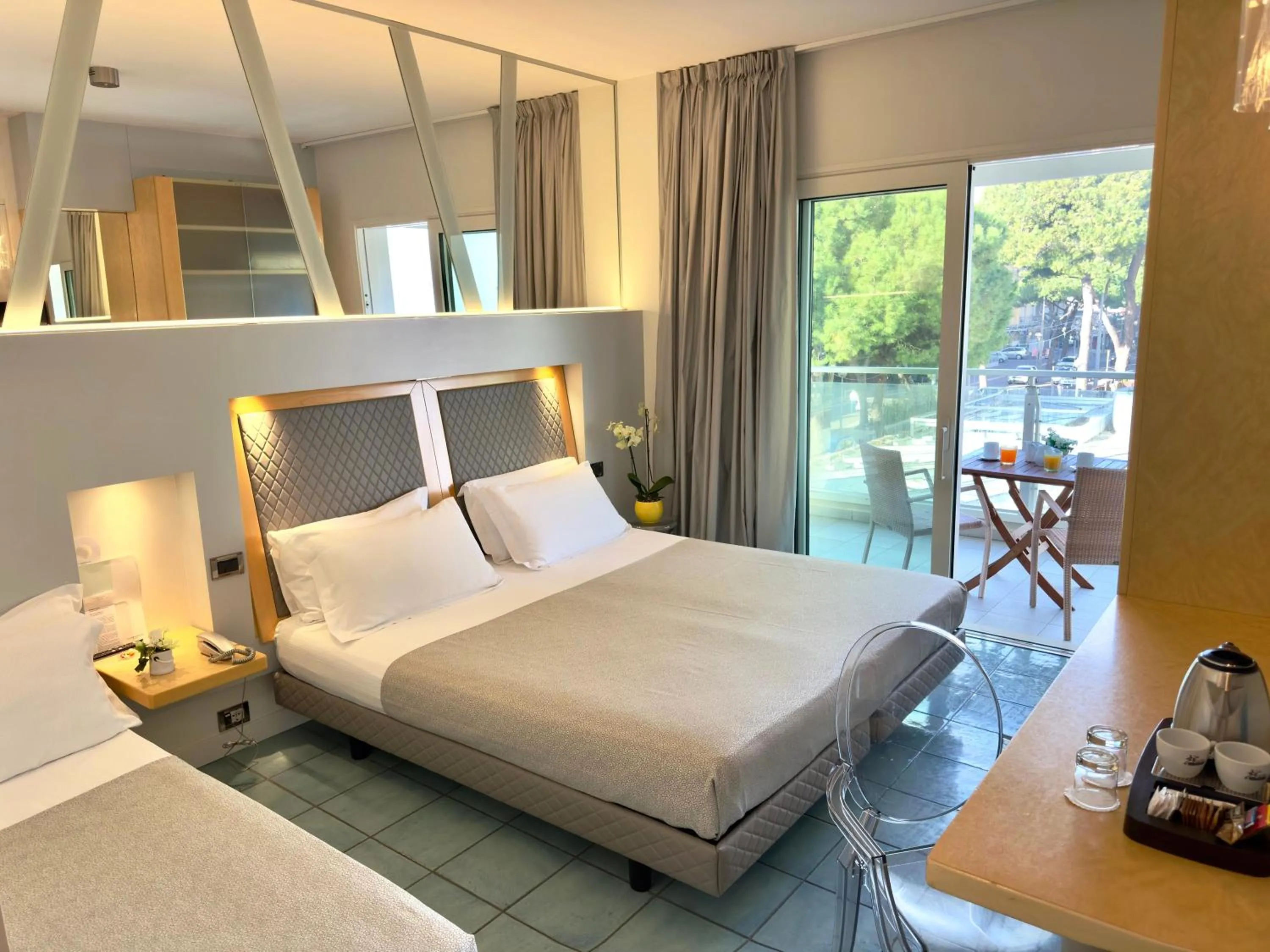 Bedroom, Bed in Club House Hotel