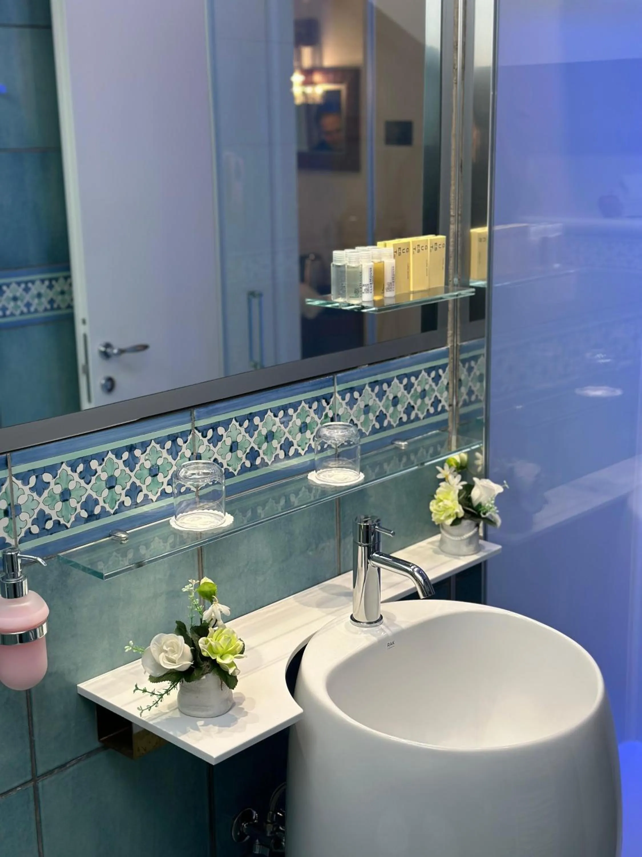 Bathroom in Club House Hotel