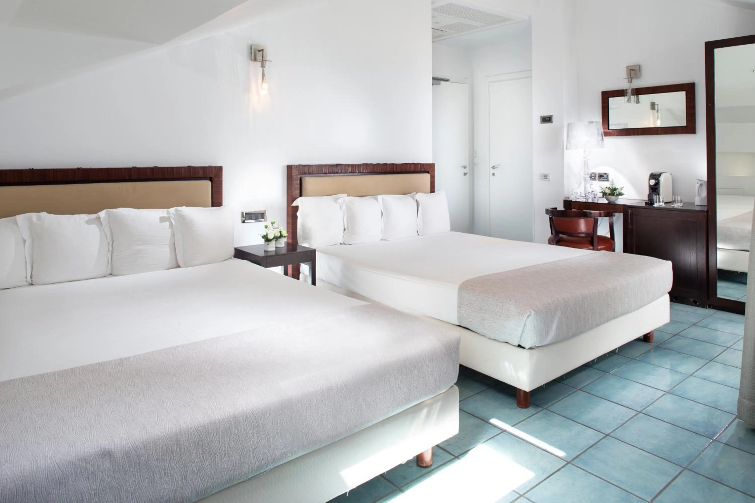 Bedroom, Bed in Club House Hotel