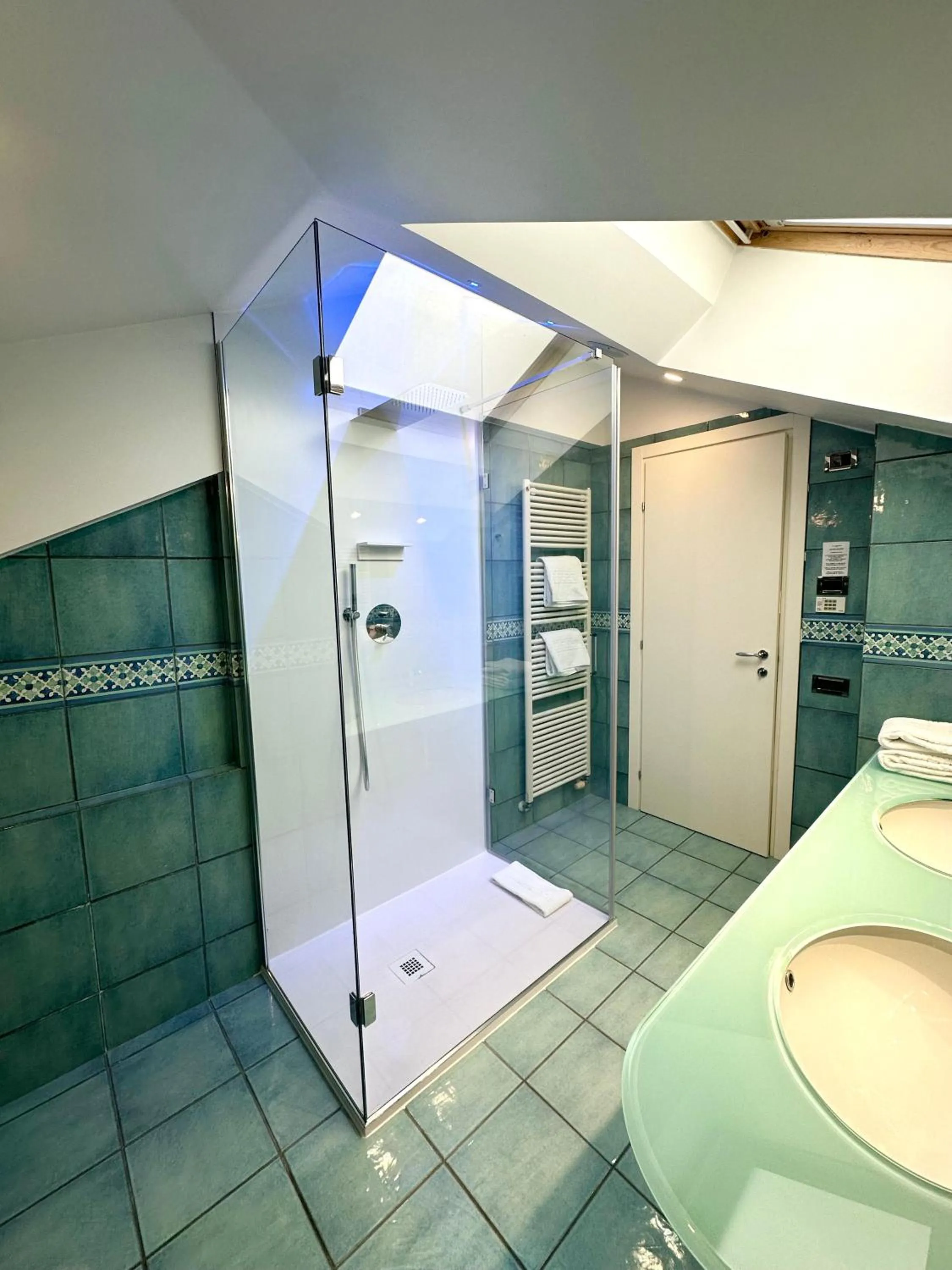 Shower in Club House Hotel