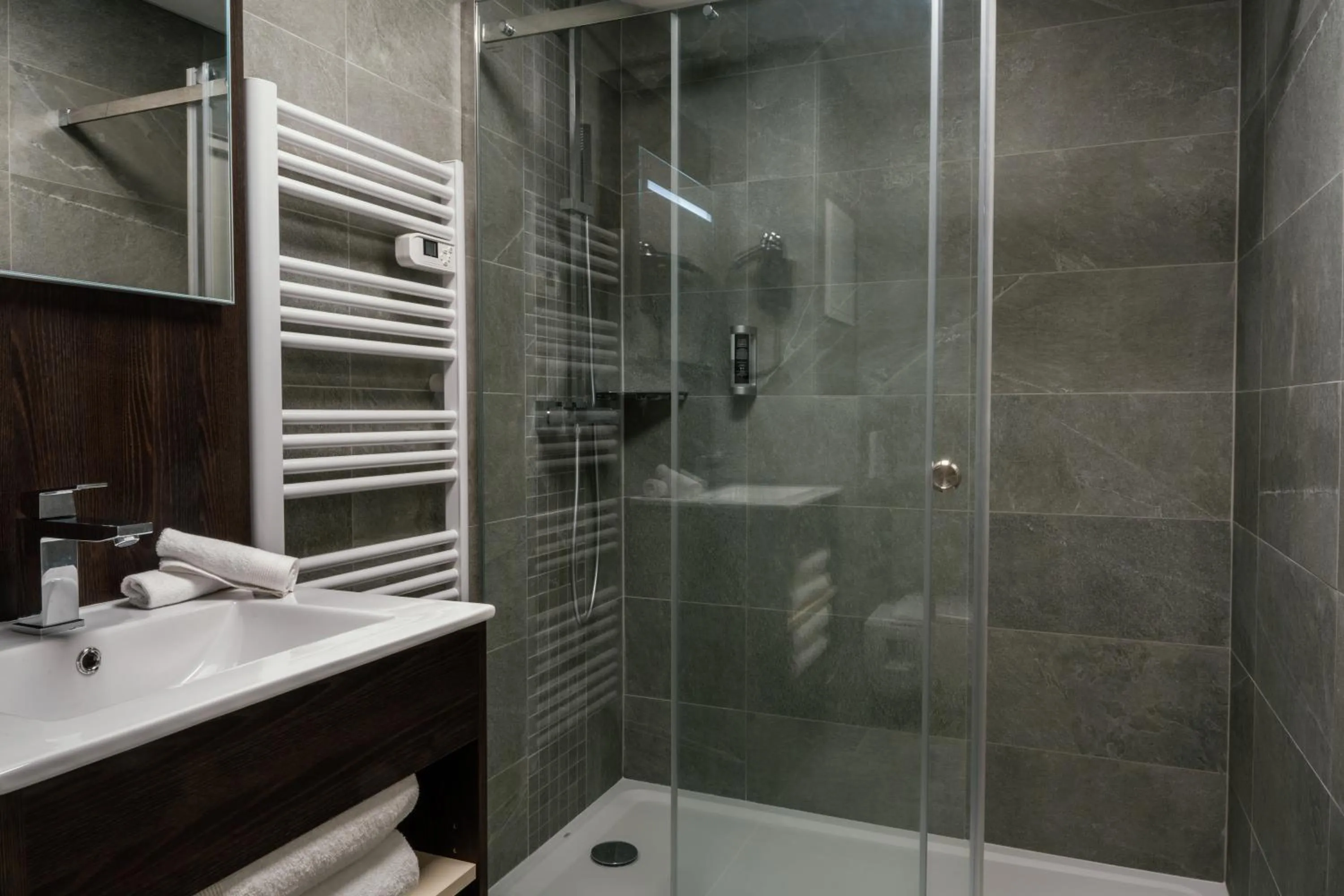 Bathroom in Cottages de France CDG