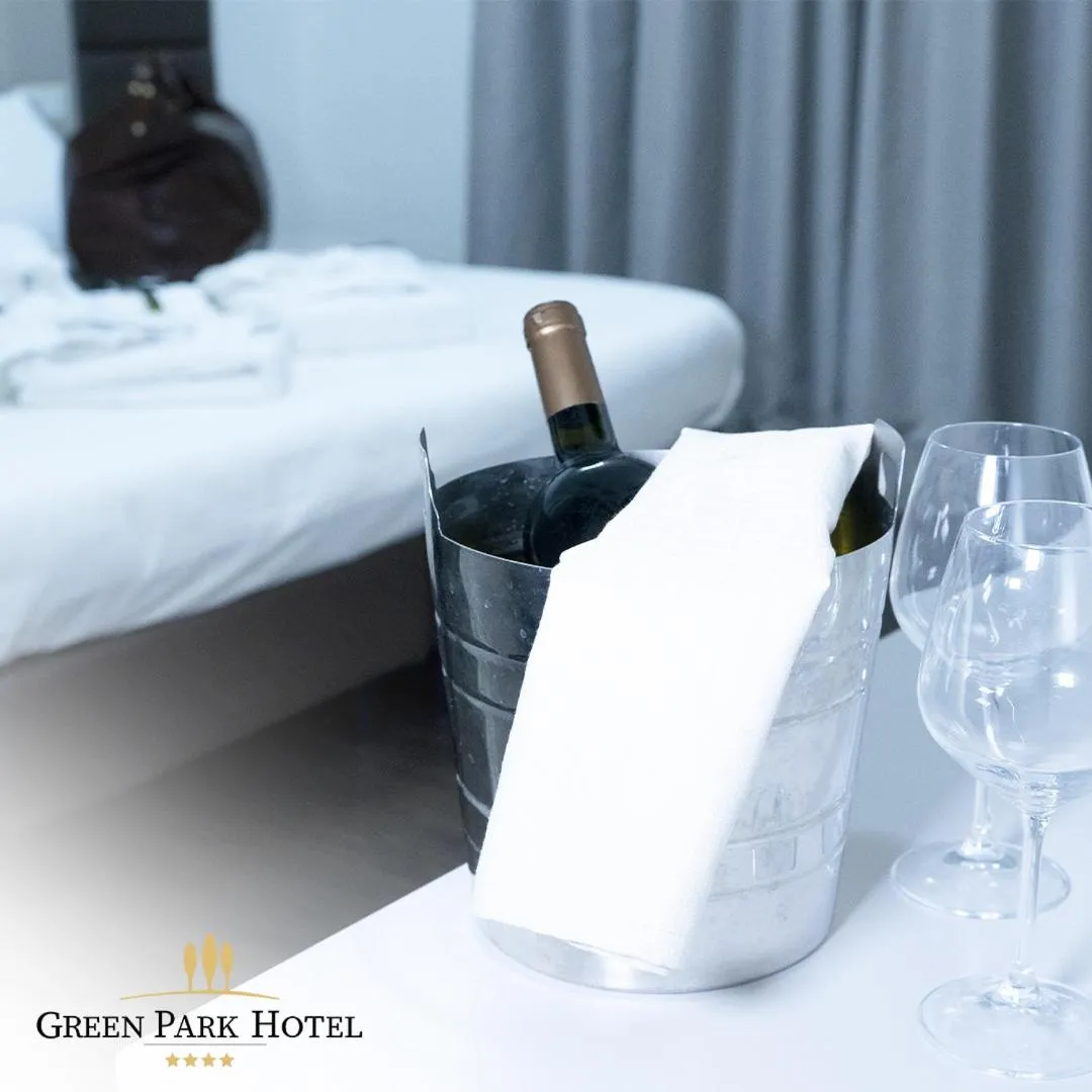 Bed in Green Park Hotel