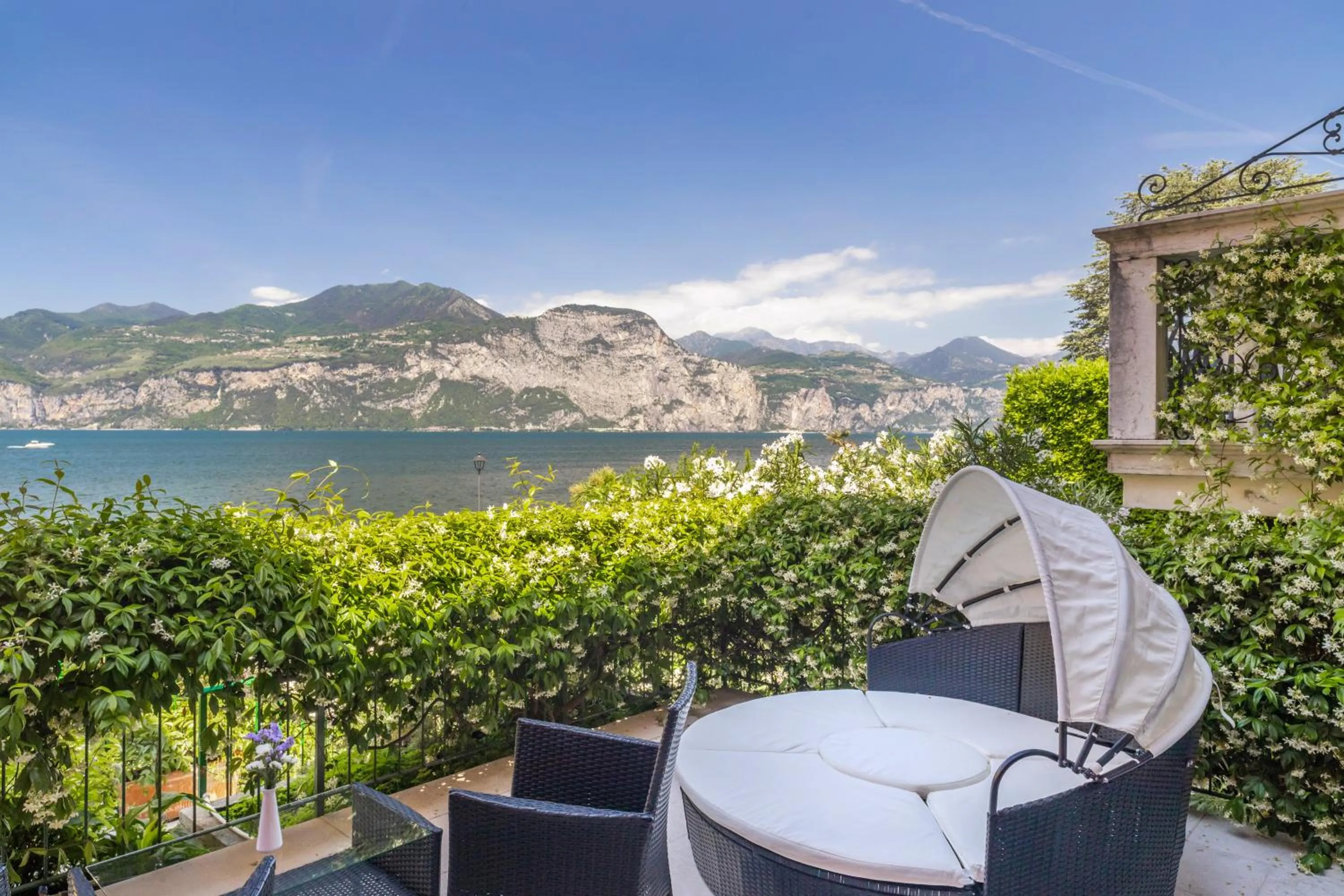 Natural landscape in Lake Front Hotel Brenzone