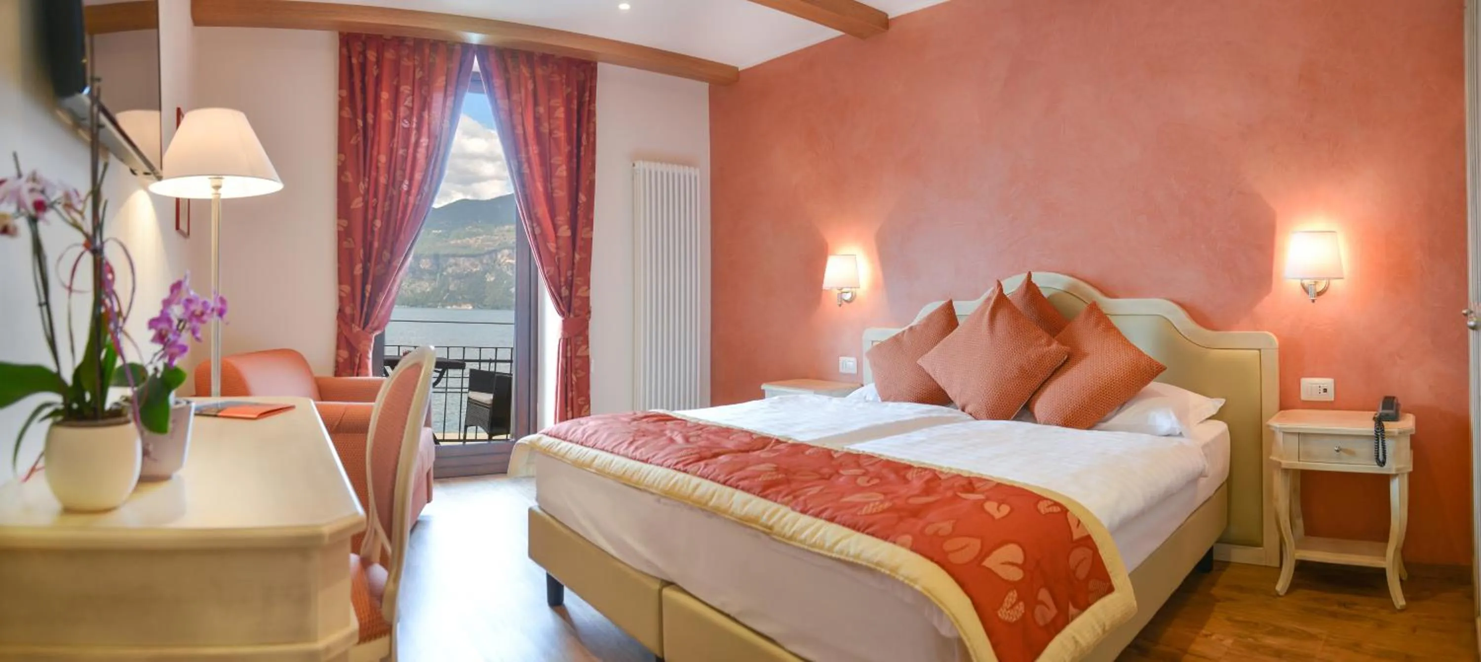 Bed in Lake Front Hotel Brenzone