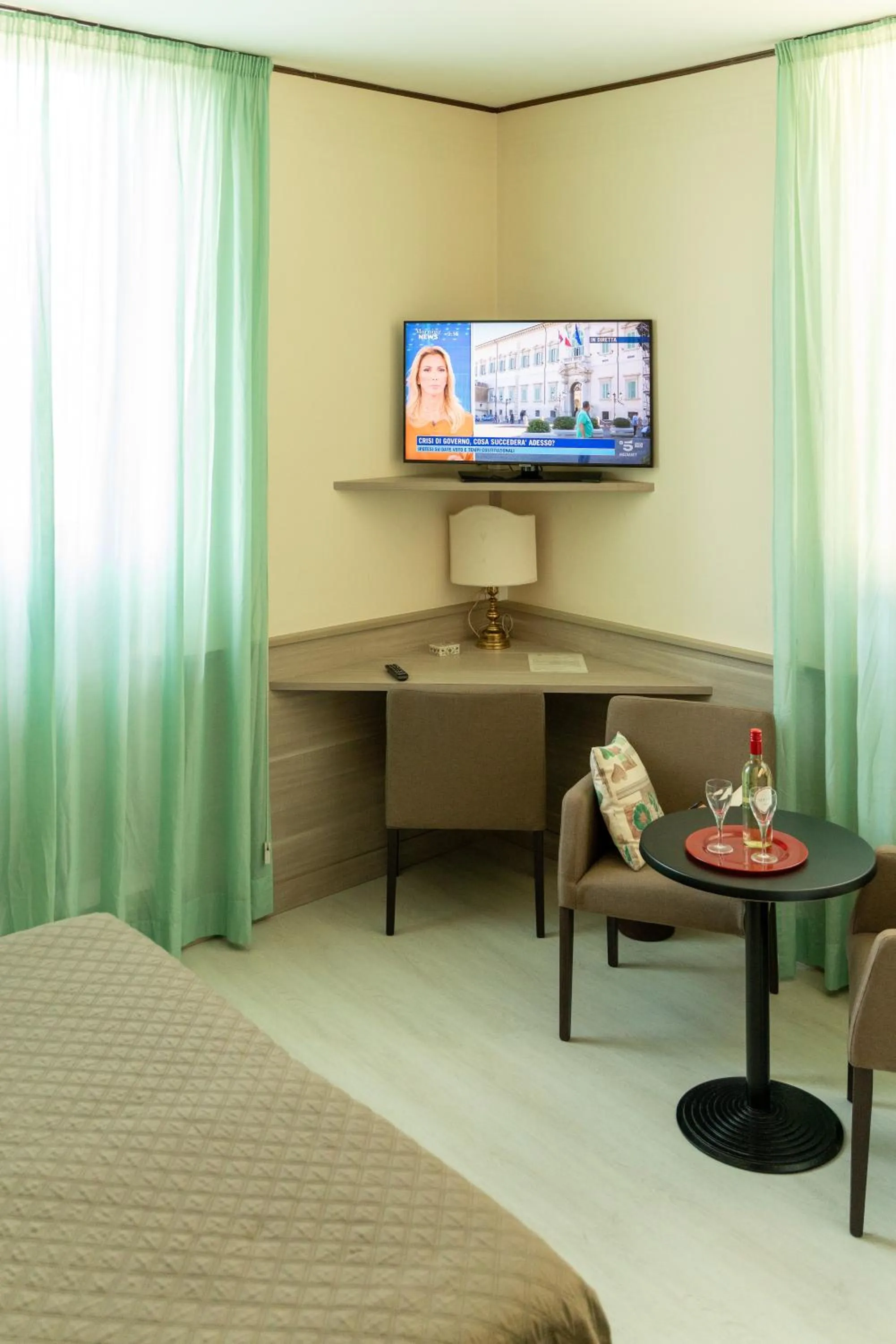 Photo of the whole room, Bed in Hotel Valentino Centro Storico