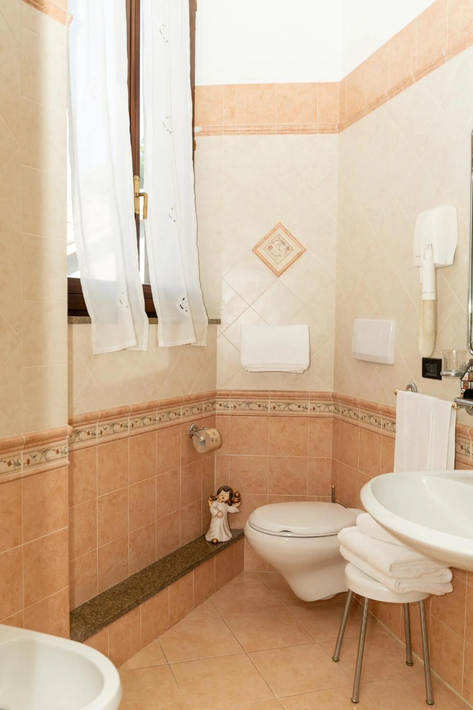 Bathroom in Hotel Valentino Centro Storico