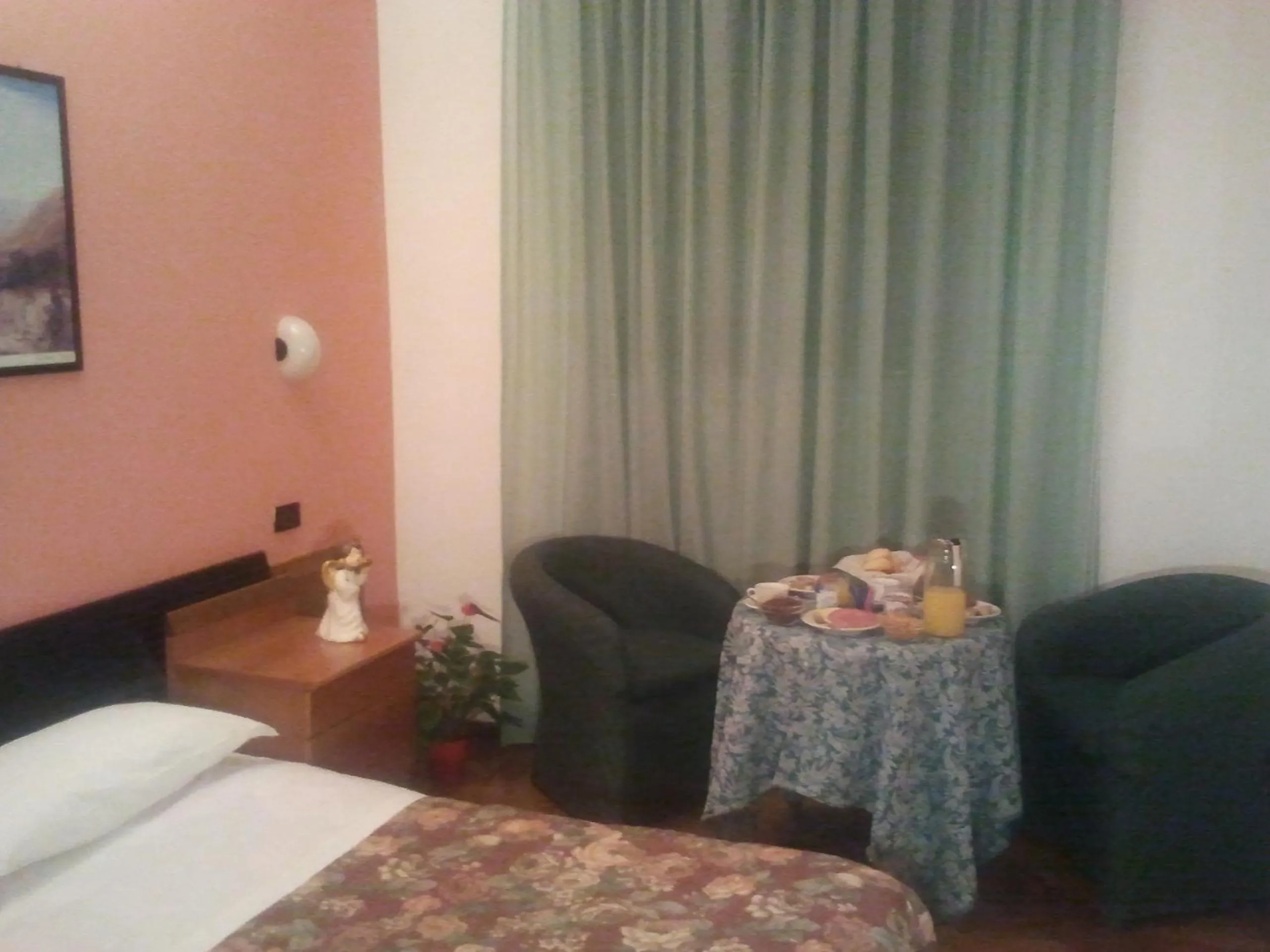 Seating area, Bed in Hotel Valentino Centro Storico