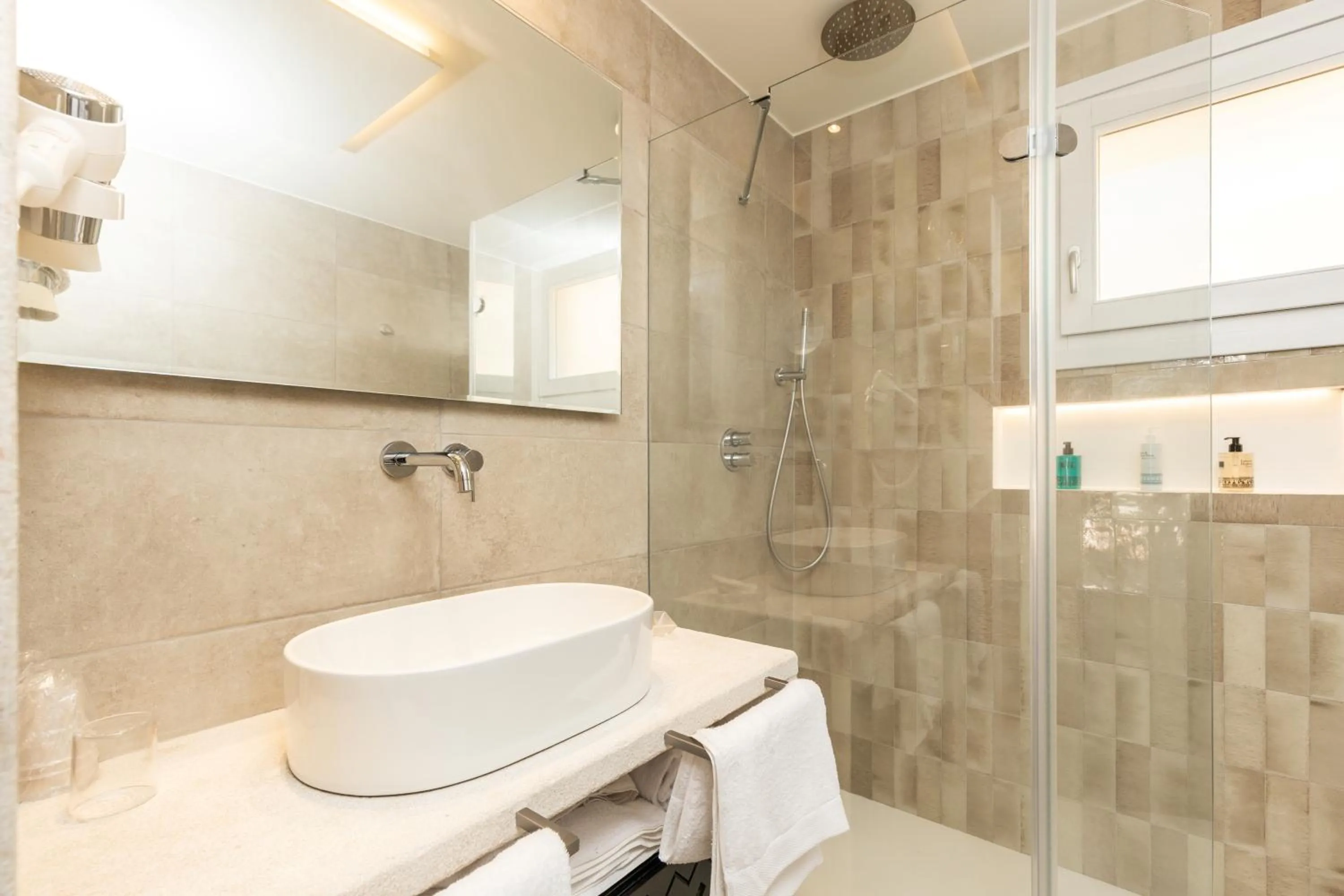 Bathroom in Hotel Club Saraceno - Bovis Hotels