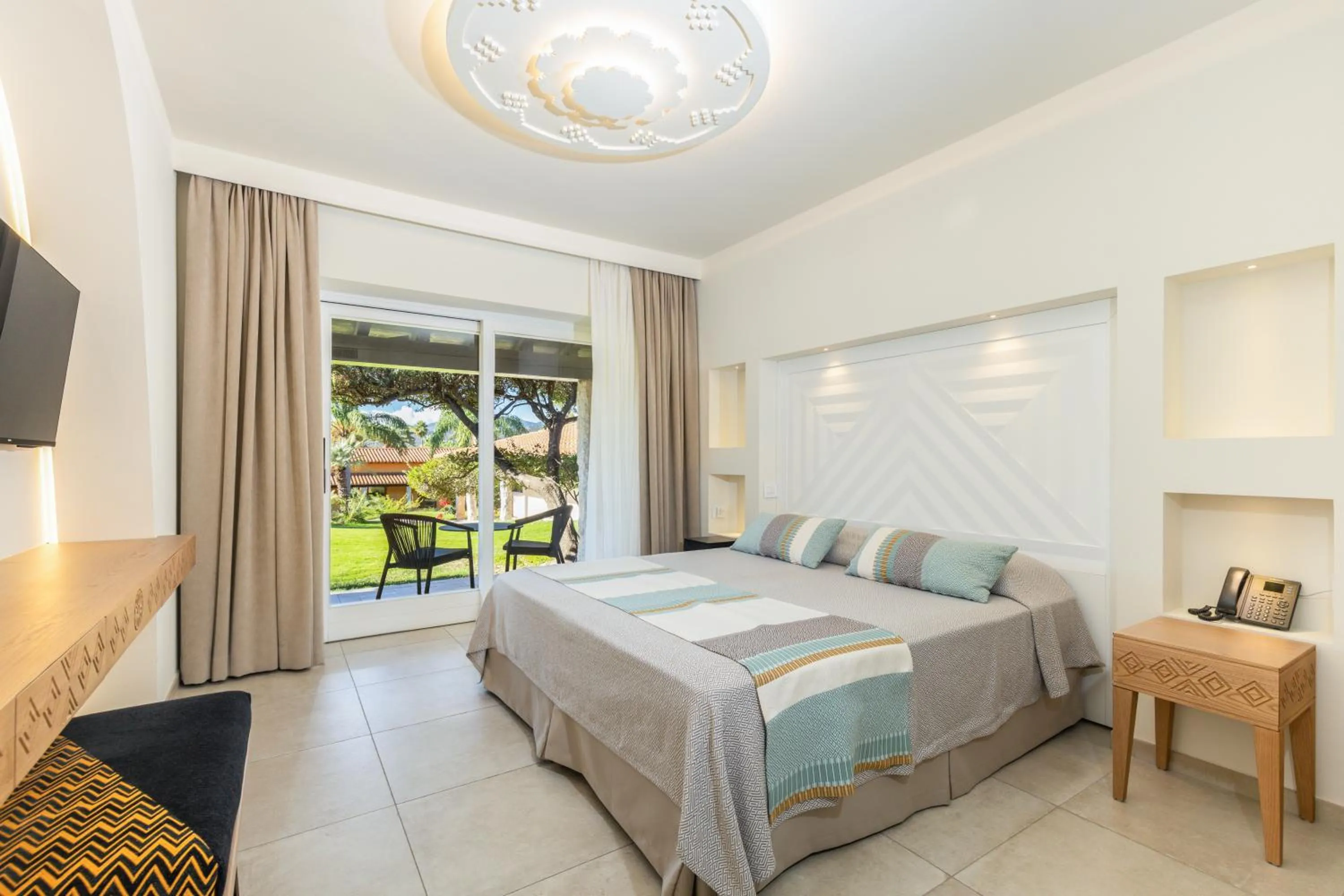 Bedroom, Bed in Hotel Club Saraceno - Bovis Hotels