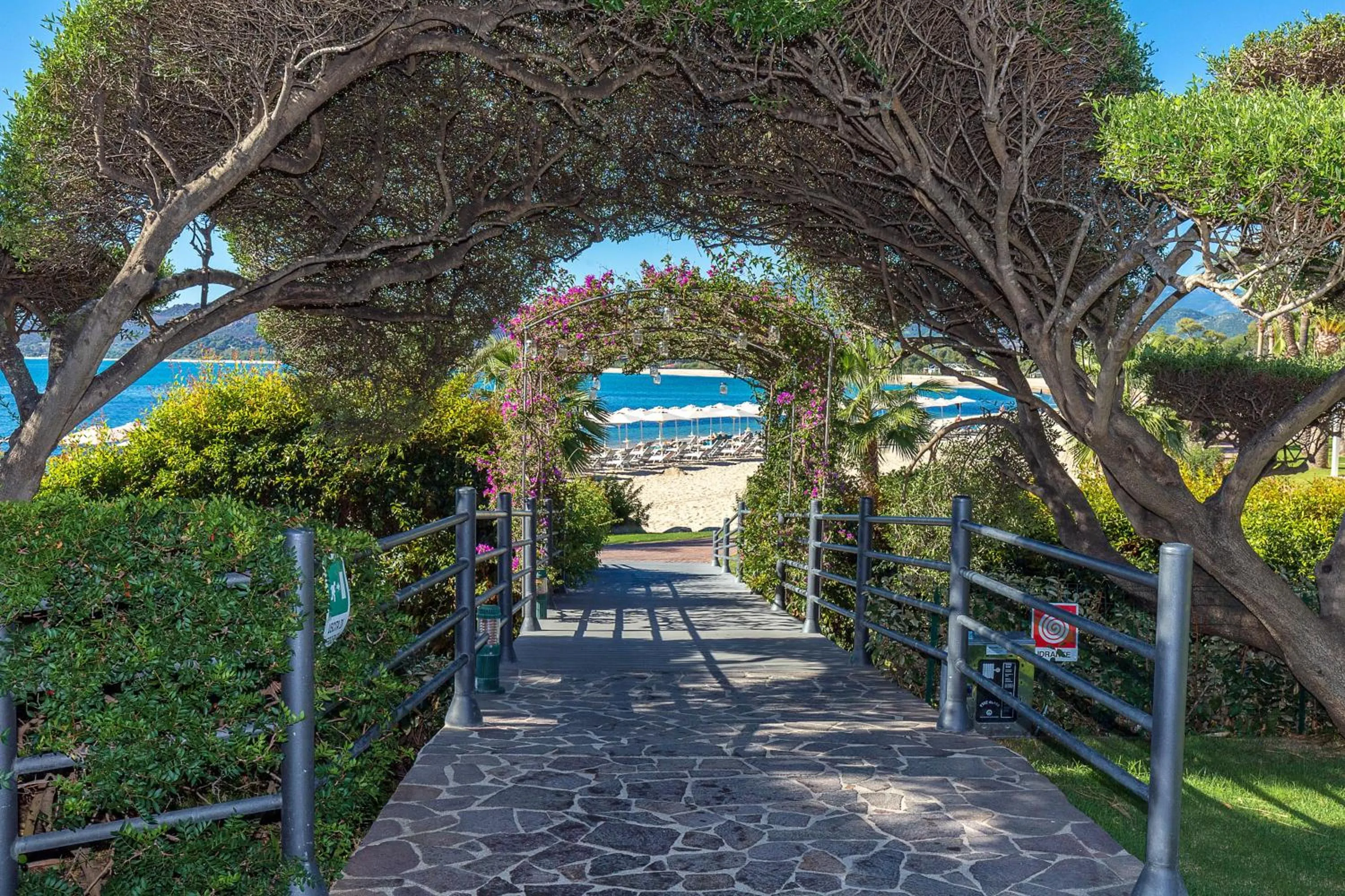 Garden in Hotel Club Saraceno - Bovis Hotels